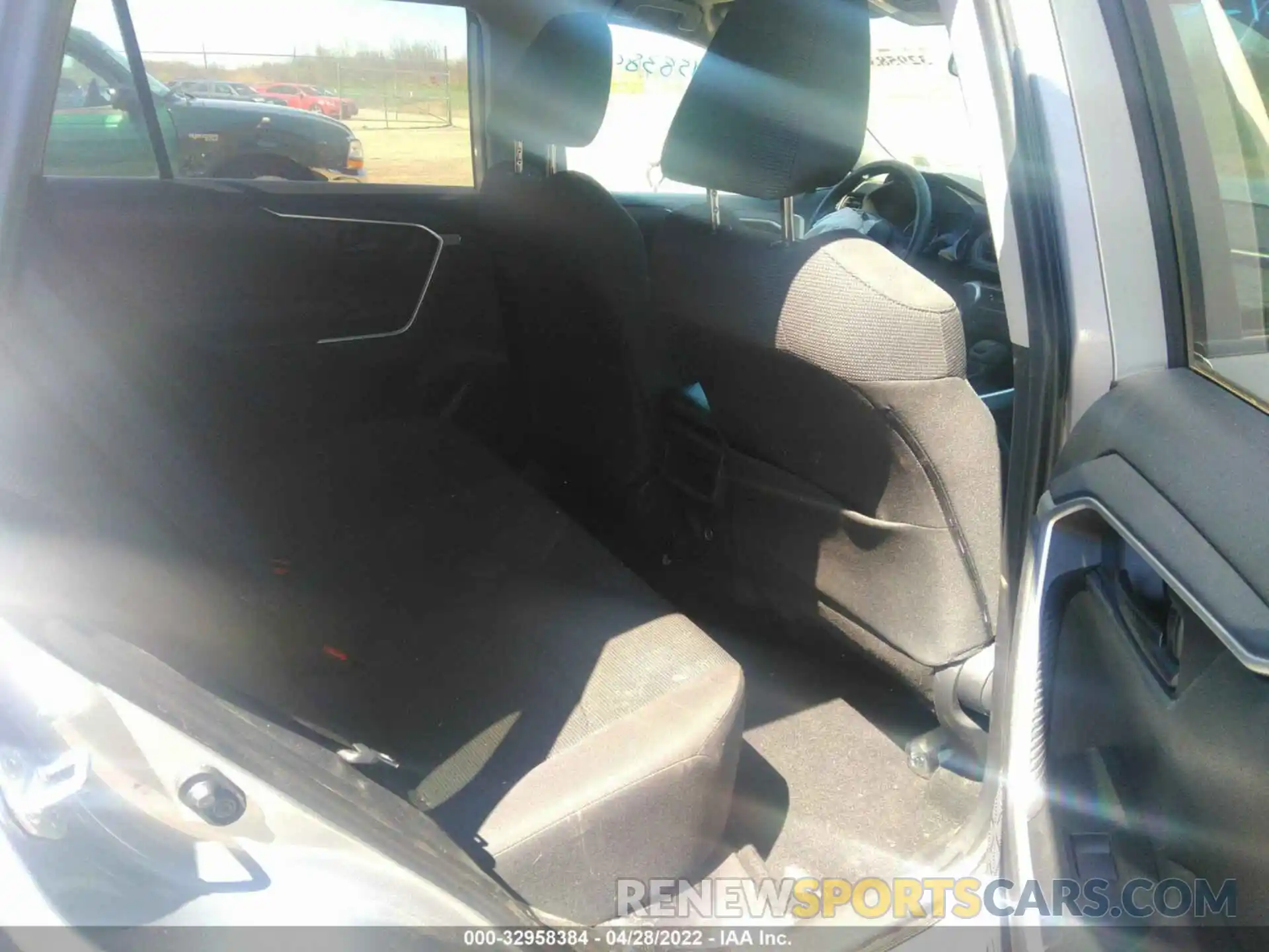 8 Photograph of a damaged car 2T3G1RFV5KW026224 TOYOTA RAV4 2019