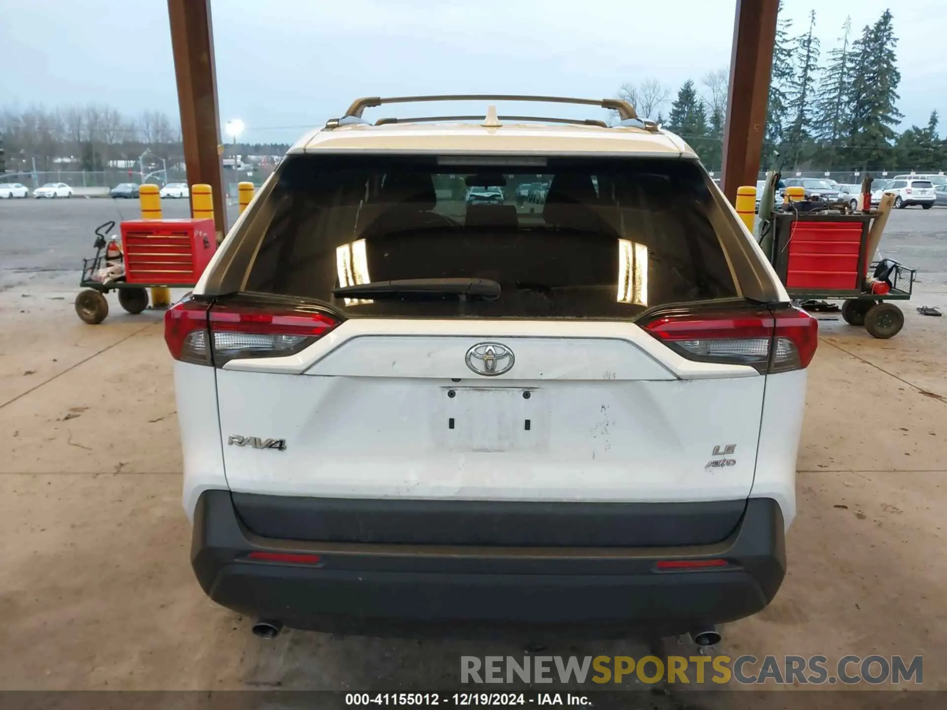 15 Photograph of a damaged car 2T3G1RFV5KW048854 TOYOTA RAV4 2019