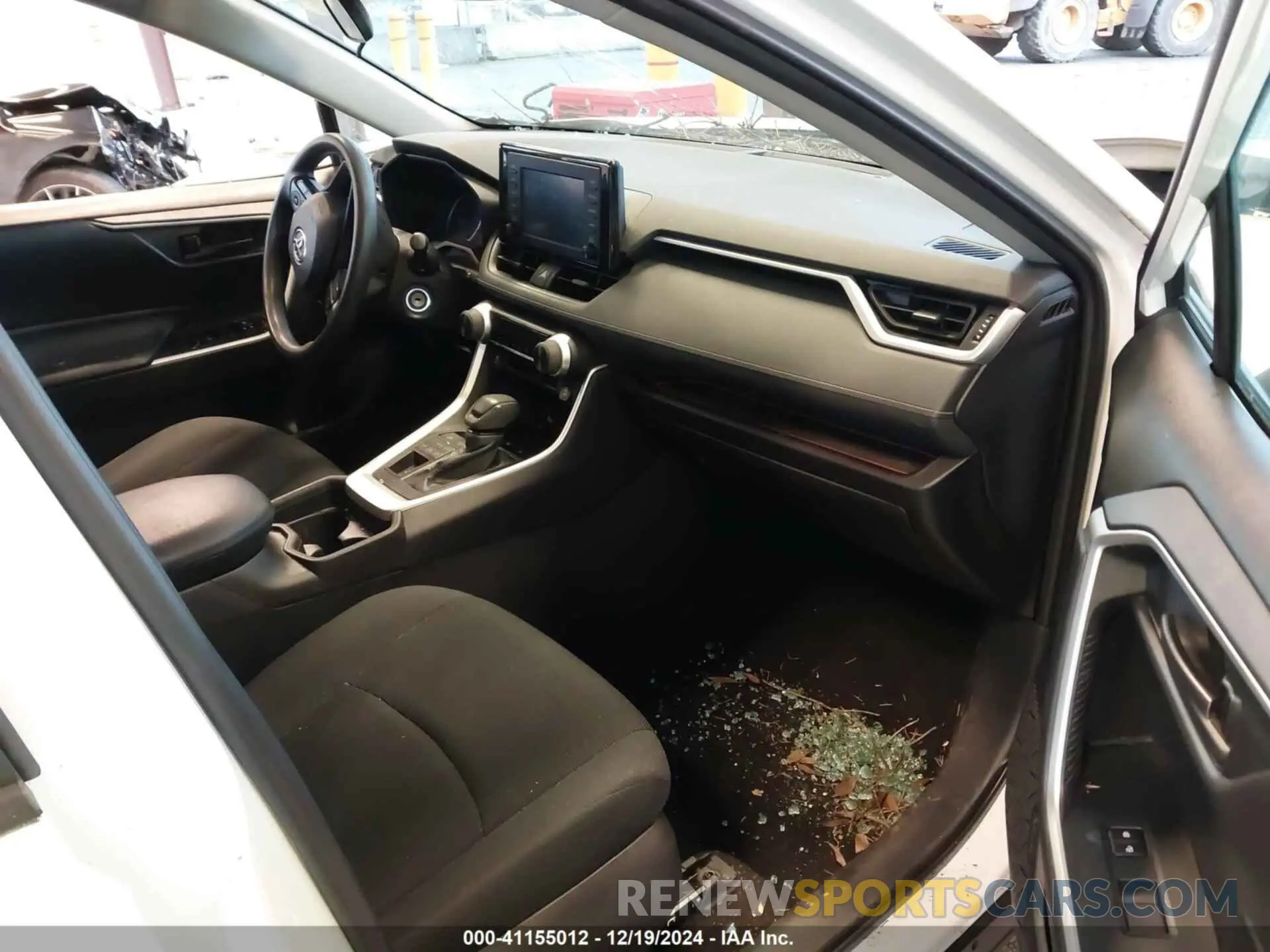 5 Photograph of a damaged car 2T3G1RFV5KW048854 TOYOTA RAV4 2019