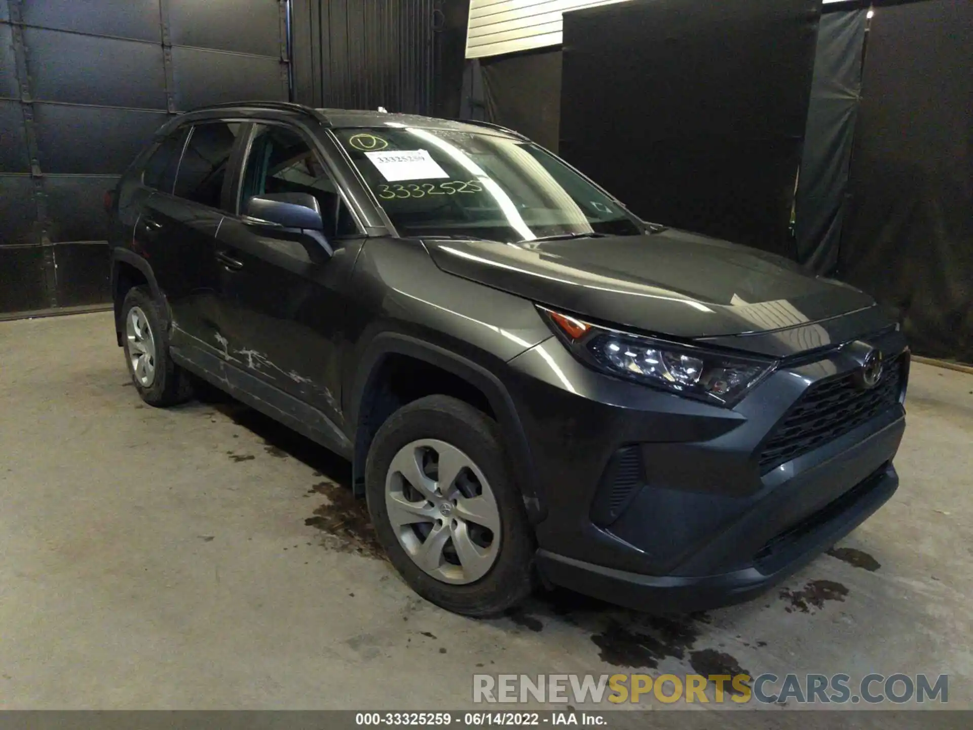 1 Photograph of a damaged car 2T3G1RFV6KC031434 TOYOTA RAV4 2019