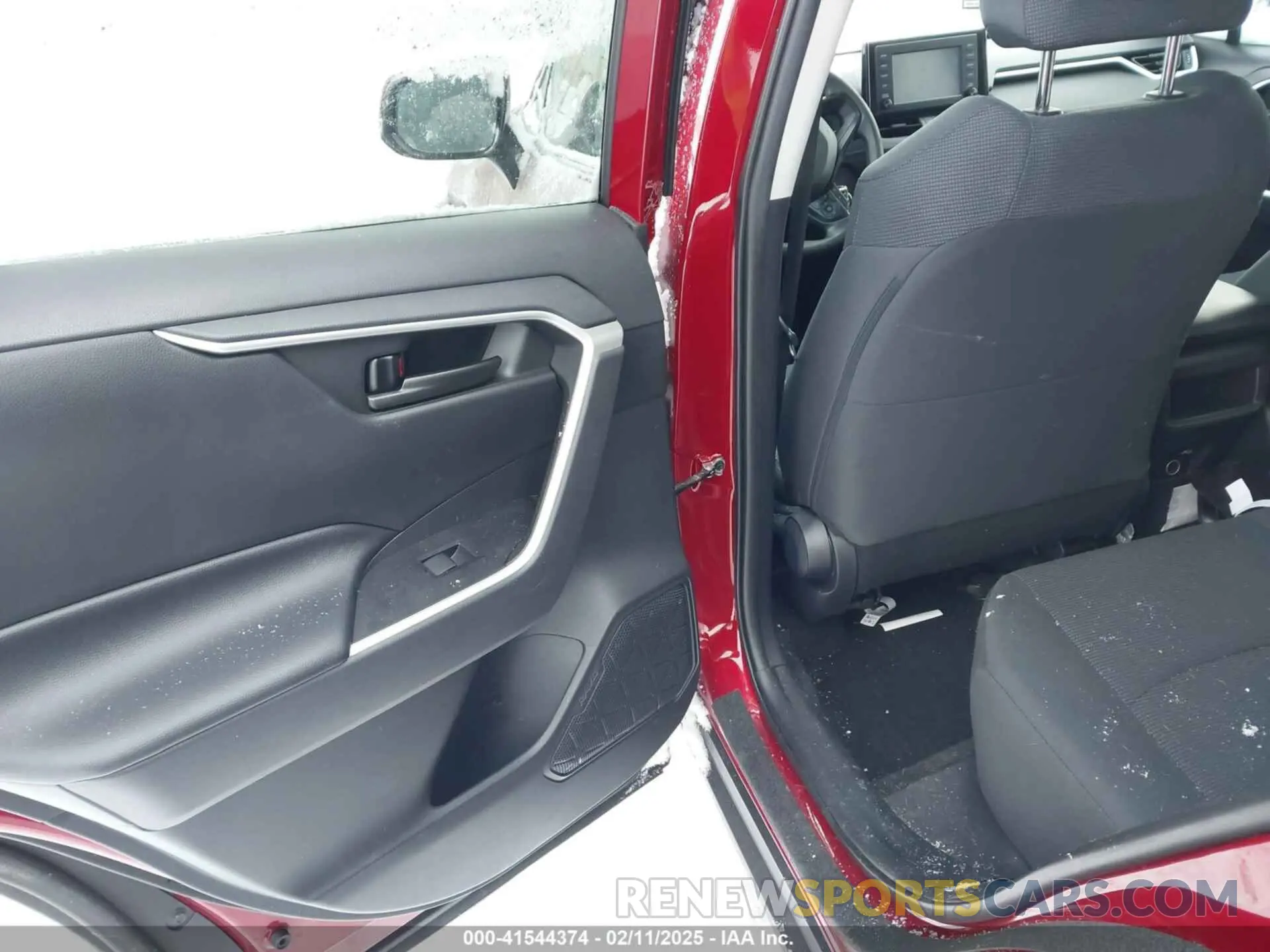 8 Photograph of a damaged car 2T3G1RFV6KC031823 TOYOTA RAV4 2019