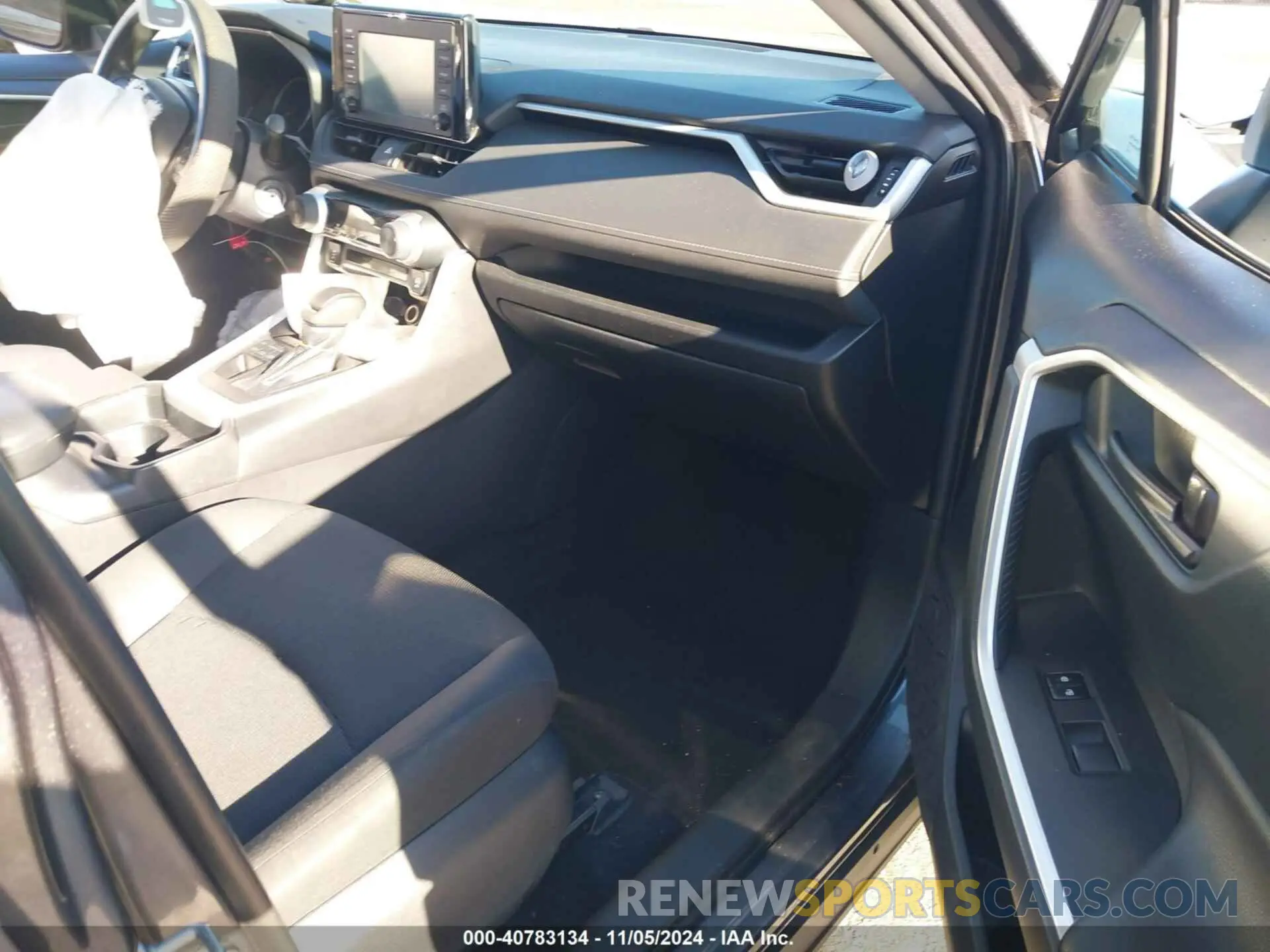 5 Photograph of a damaged car 2T3G1RFV6KC044636 TOYOTA RAV4 2019
