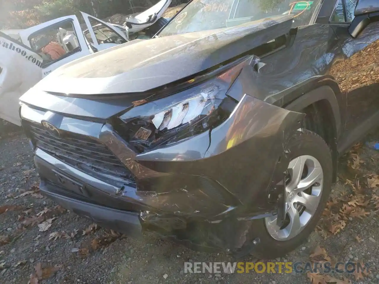 9 Photograph of a damaged car 2T3G1RFV6KC056057 TOYOTA RAV4 2019