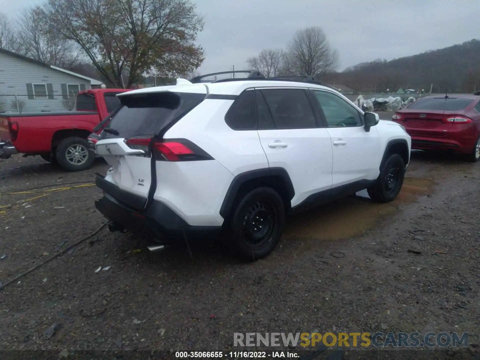 4 Photograph of a damaged car 2T3G1RFV7KC009538 TOYOTA RAV4 2019