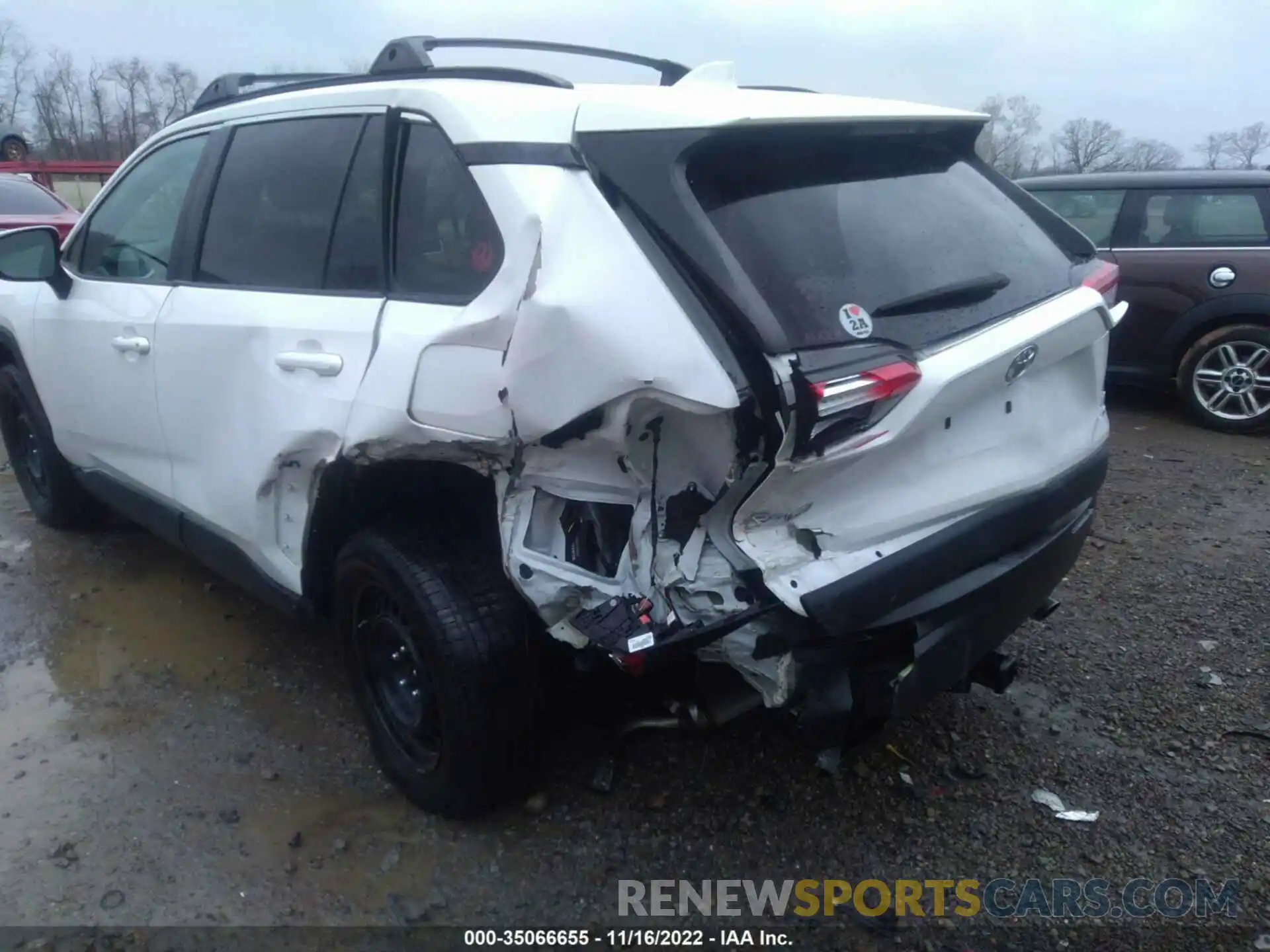 6 Photograph of a damaged car 2T3G1RFV7KC009538 TOYOTA RAV4 2019