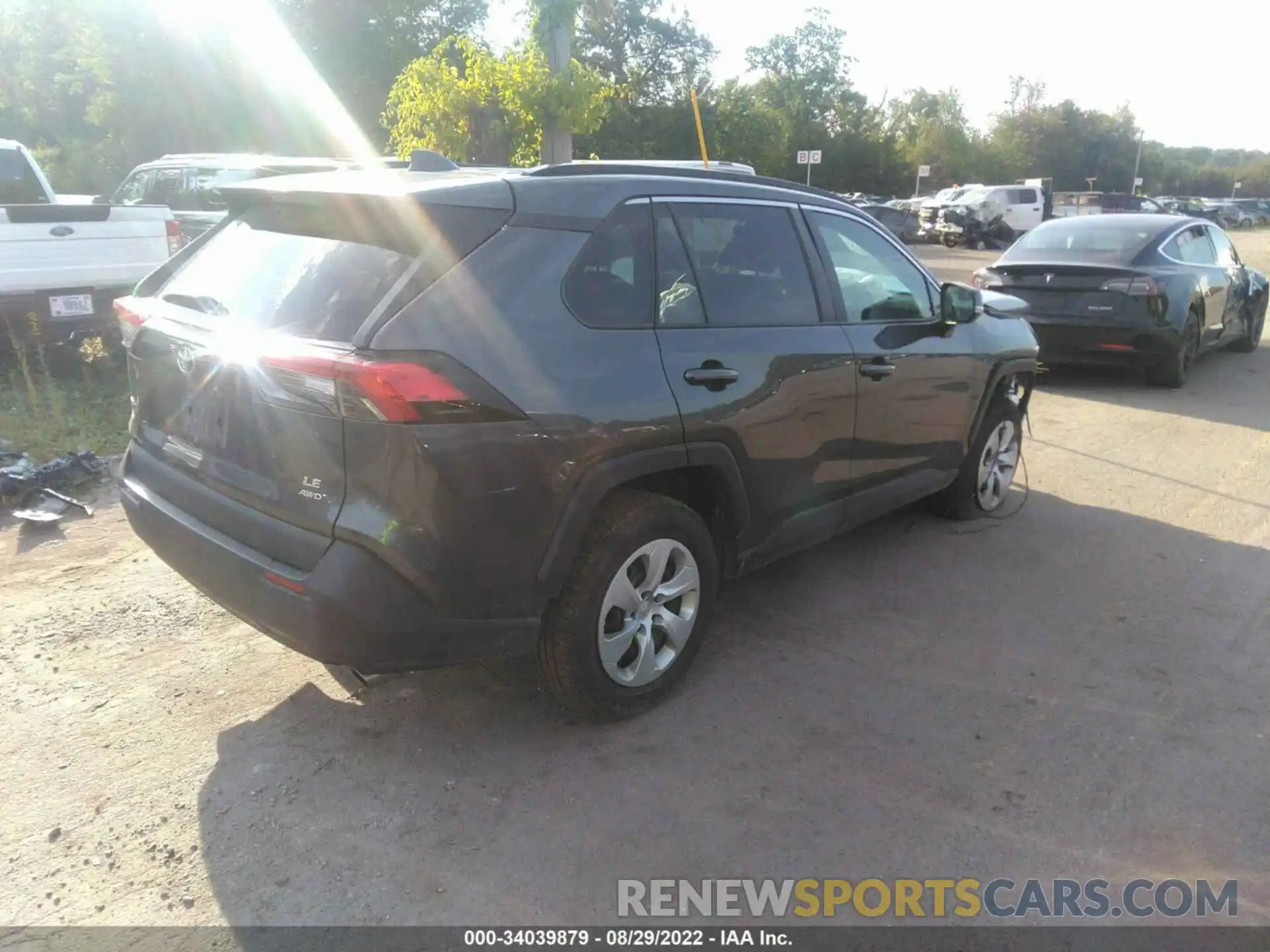 4 Photograph of a damaged car 2T3G1RFV7KC032026 TOYOTA RAV4 2019