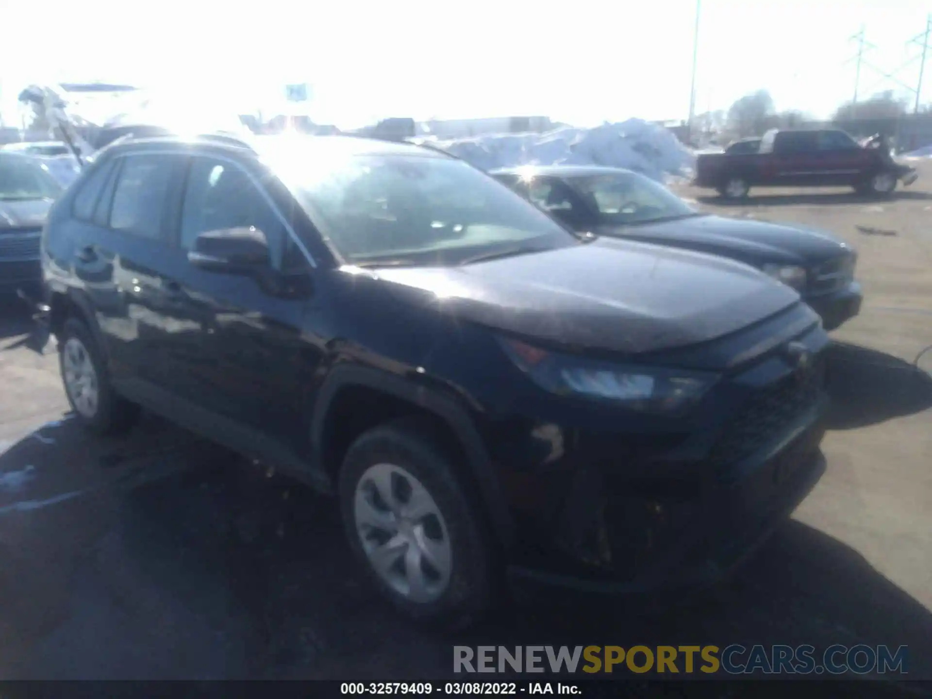 1 Photograph of a damaged car 2T3G1RFV7KW065543 TOYOTA RAV4 2019