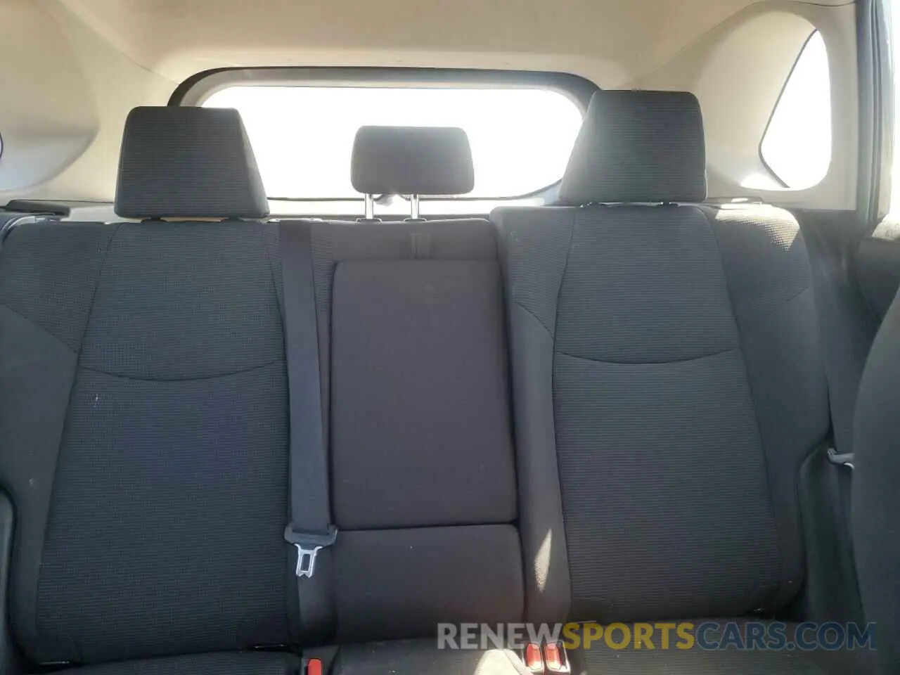 10 Photograph of a damaged car 2T3G1RFV8KW011359 TOYOTA RAV4 2019