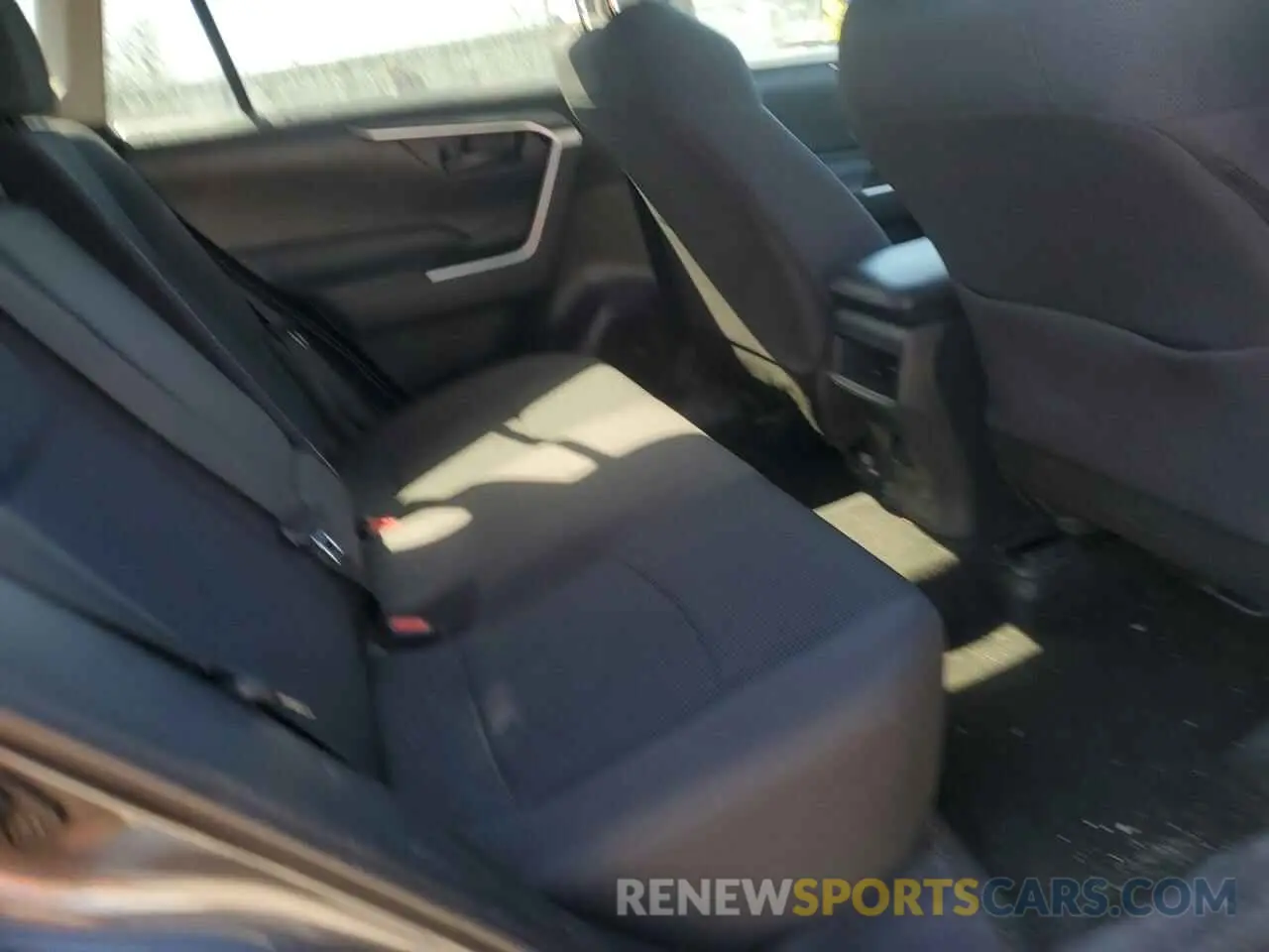 11 Photograph of a damaged car 2T3G1RFV8KW011359 TOYOTA RAV4 2019