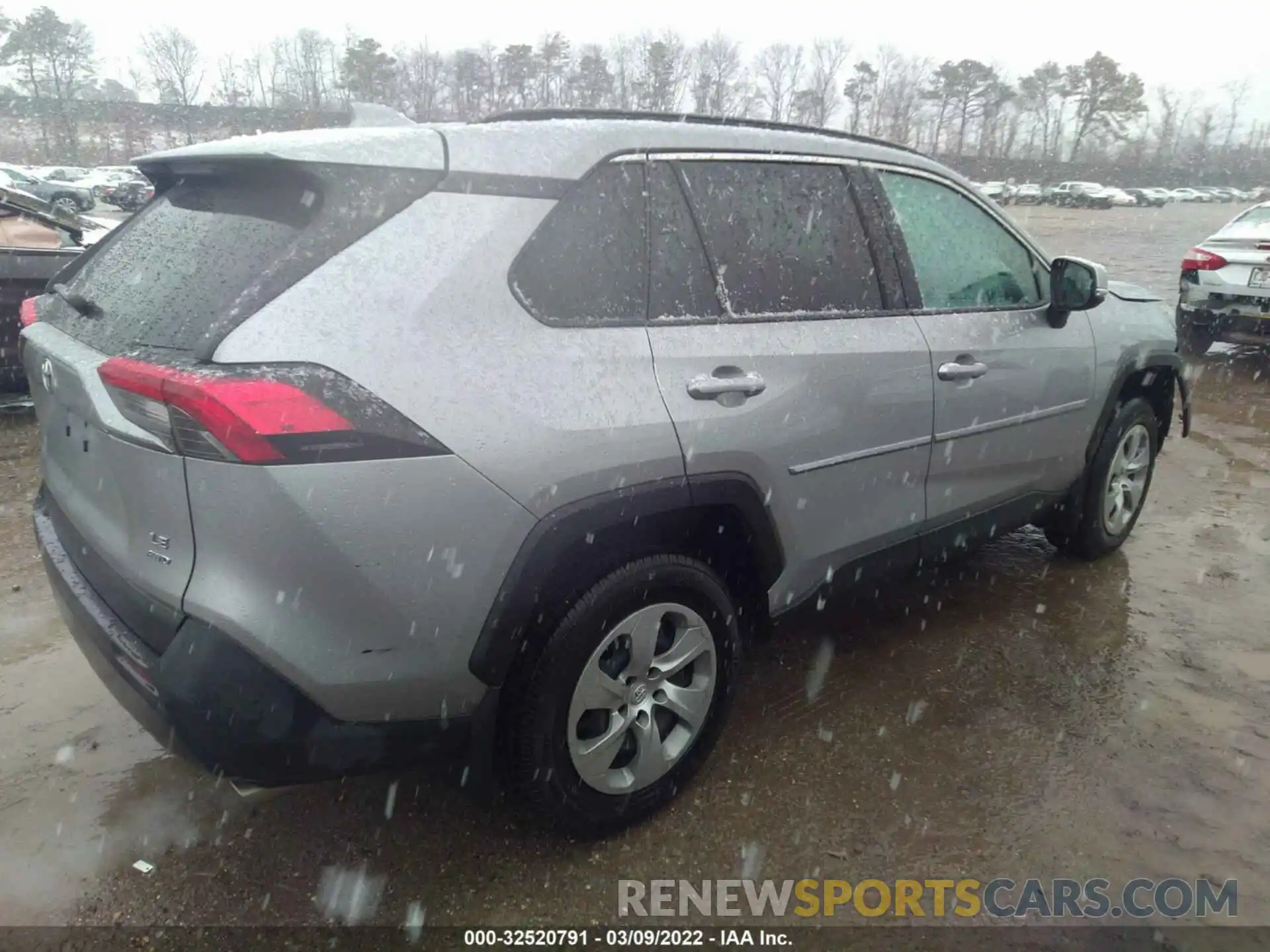 4 Photograph of a damaged car 2T3G1RFV8KW015217 TOYOTA RAV4 2019