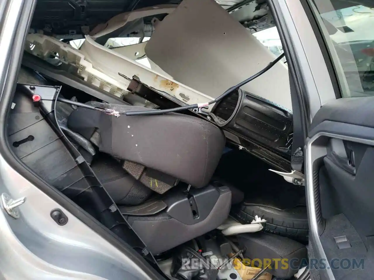 6 Photograph of a damaged car 2T3G1RFV8KW024936 TOYOTA RAV4 2019