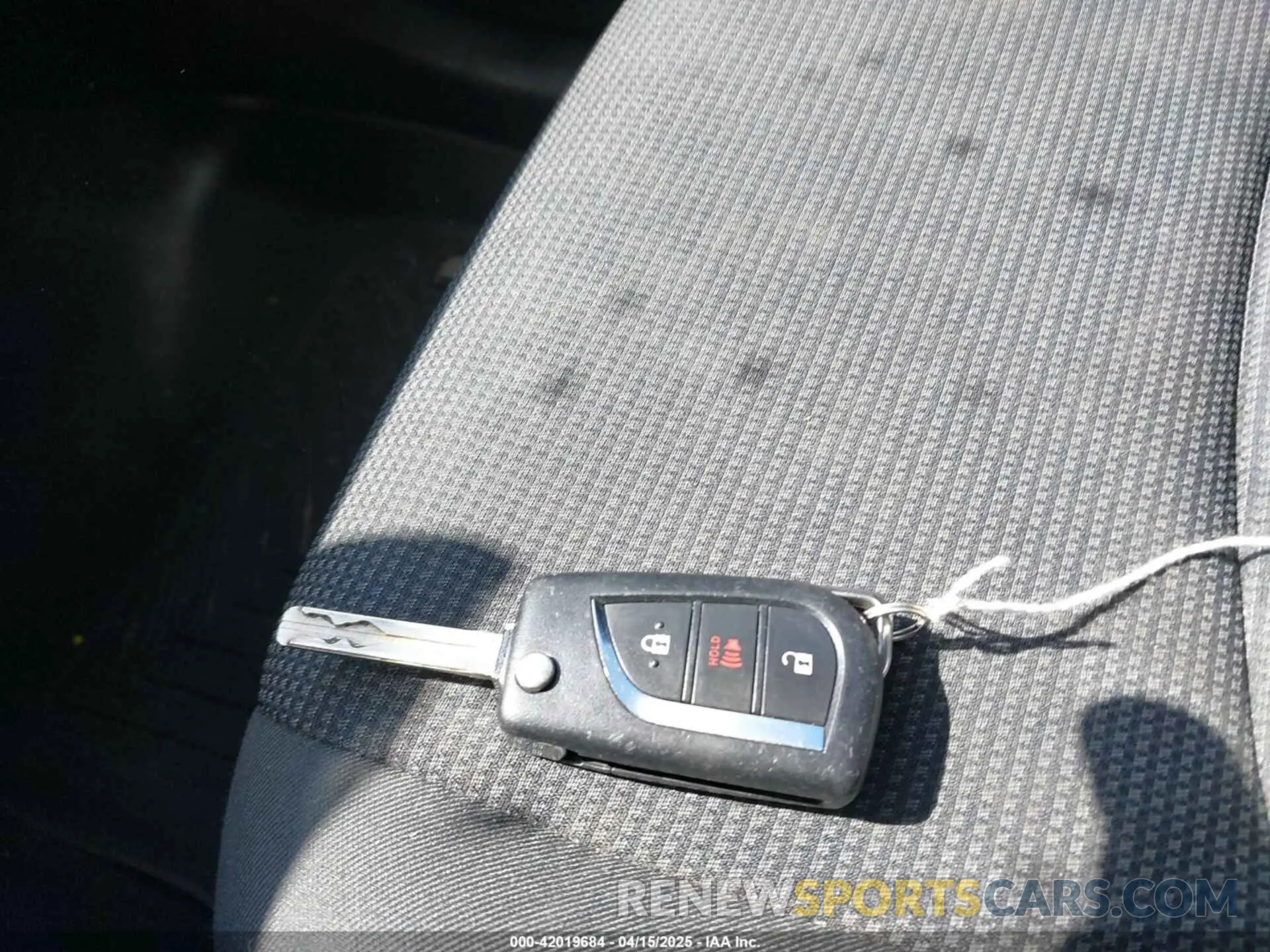 11 Photograph of a damaged car 2T3G1RFV9KC015700 TOYOTA RAV4 2019