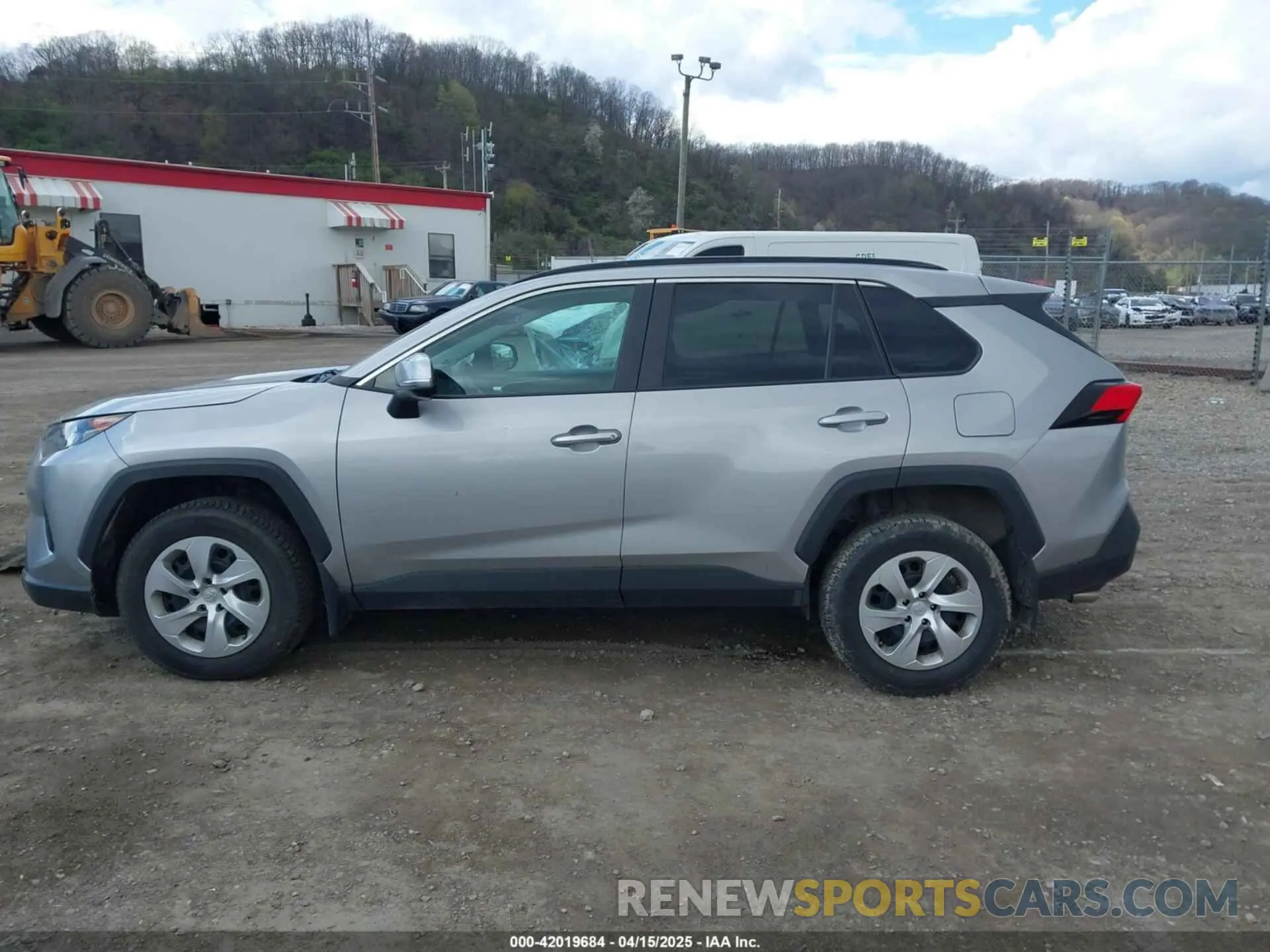 14 Photograph of a damaged car 2T3G1RFV9KC015700 TOYOTA RAV4 2019
