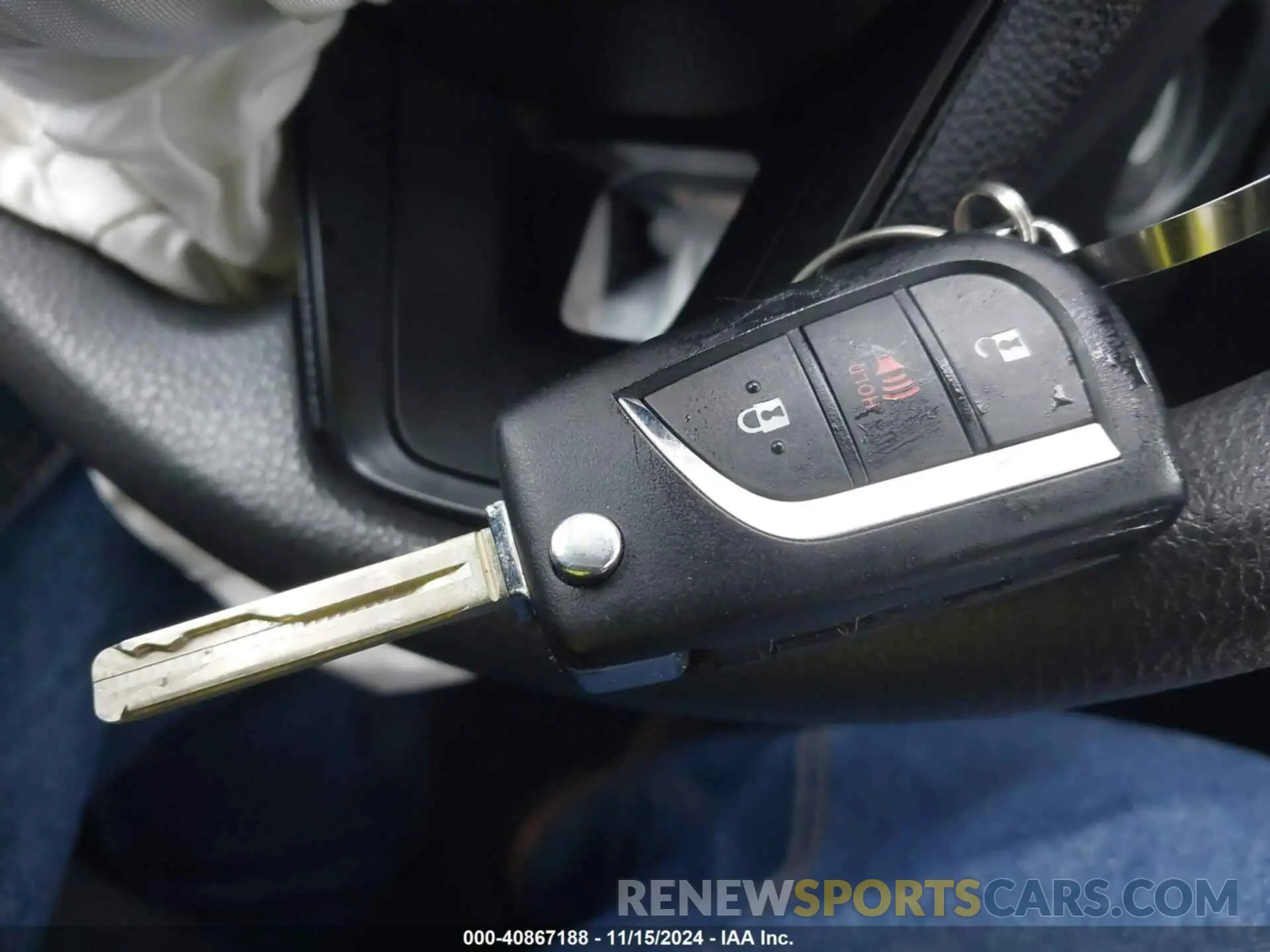 11 Photograph of a damaged car 2T3G1RFV9KW022452 TOYOTA RAV4 2019