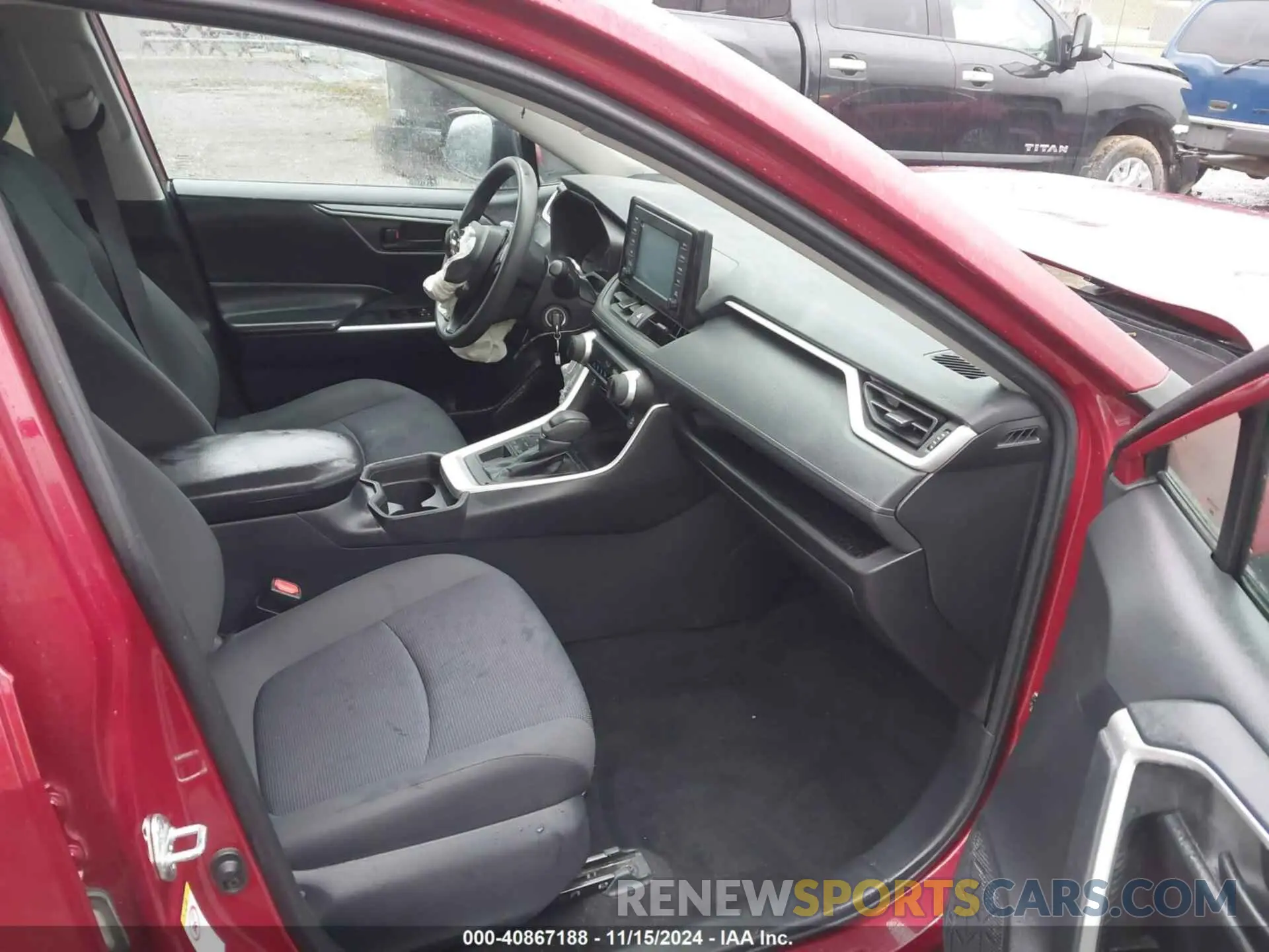 5 Photograph of a damaged car 2T3G1RFV9KW022452 TOYOTA RAV4 2019