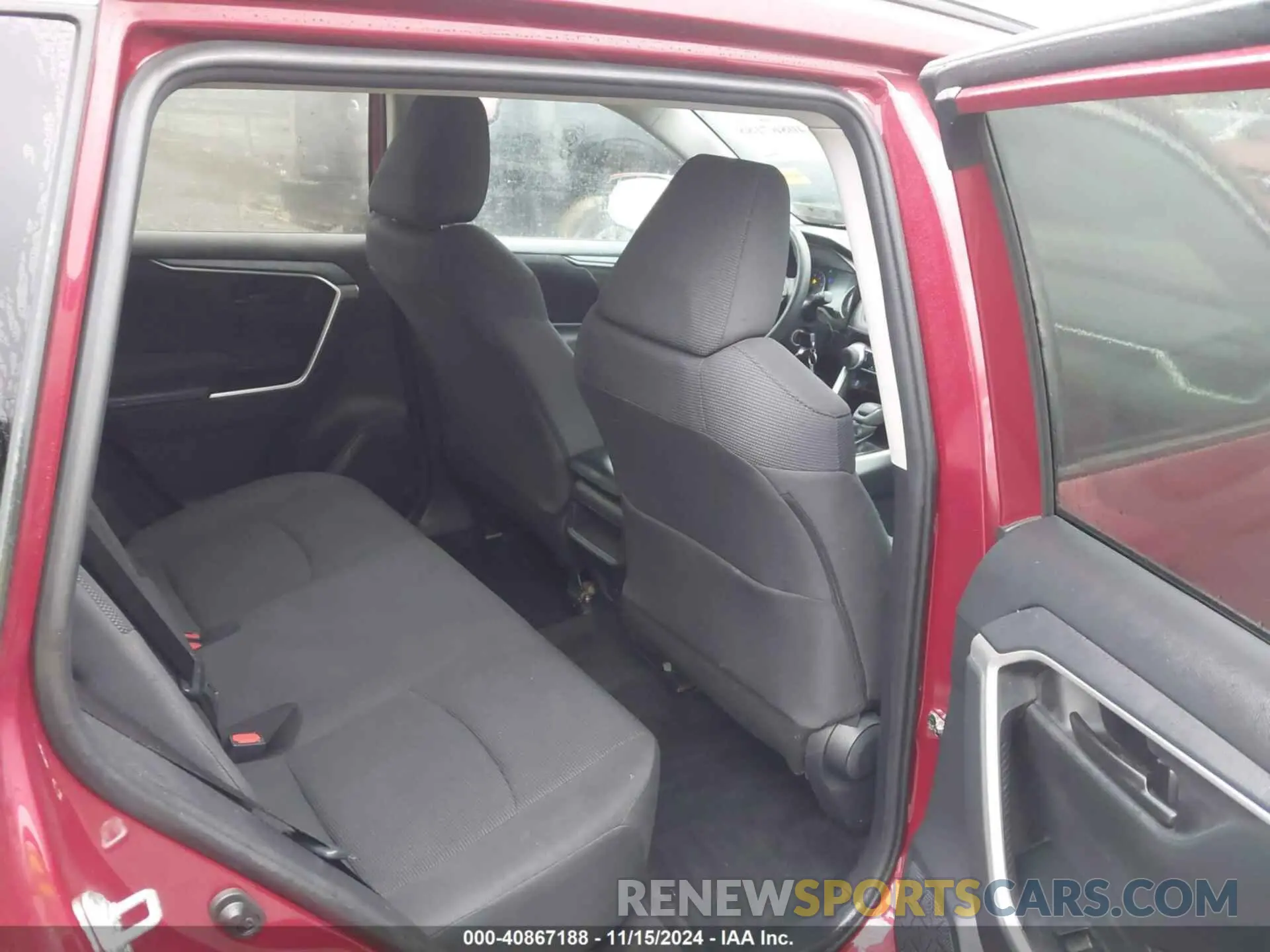 8 Photograph of a damaged car 2T3G1RFV9KW022452 TOYOTA RAV4 2019