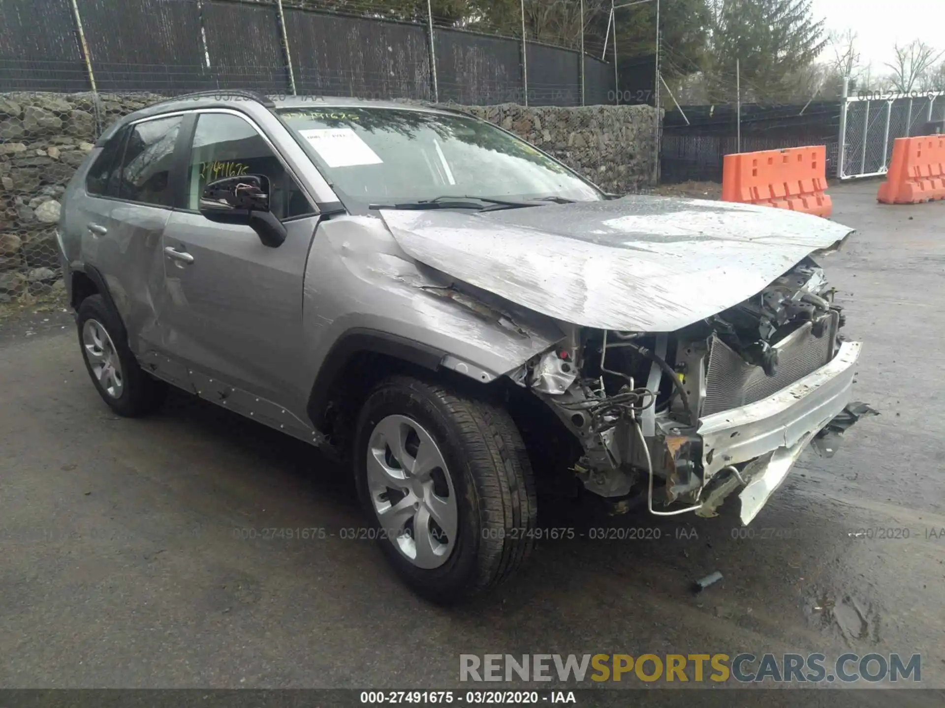 1 Photograph of a damaged car 2T3G1RFV9KW080609 TOYOTA RAV4 2019