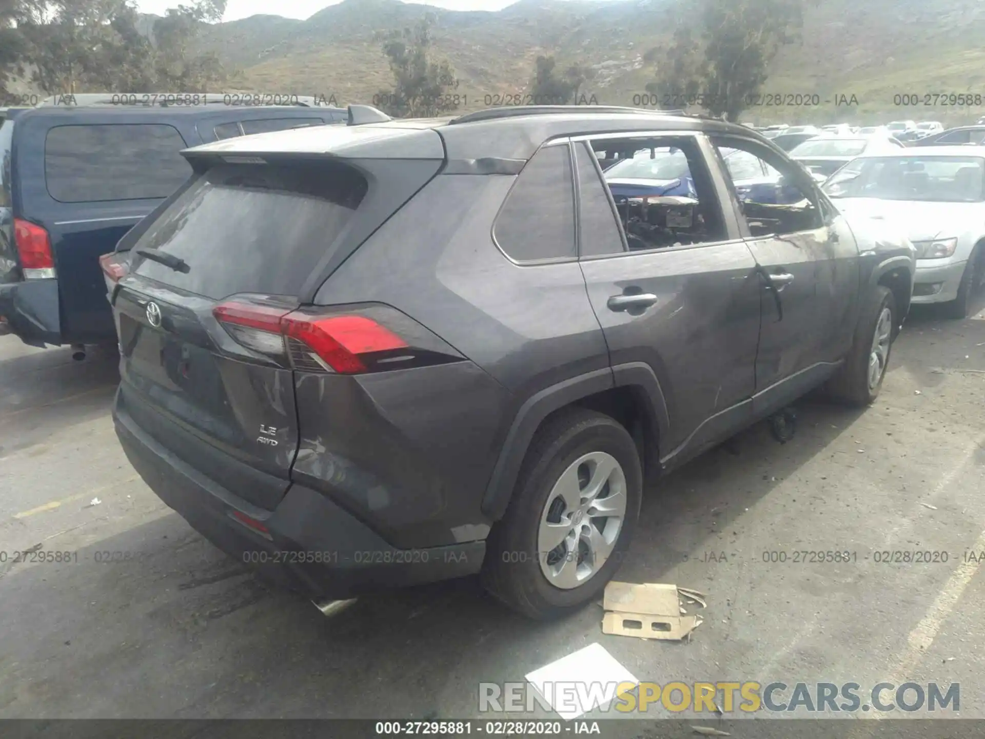 4 Photograph of a damaged car 2T3G1RFVXKW015347 TOYOTA RAV4 2019