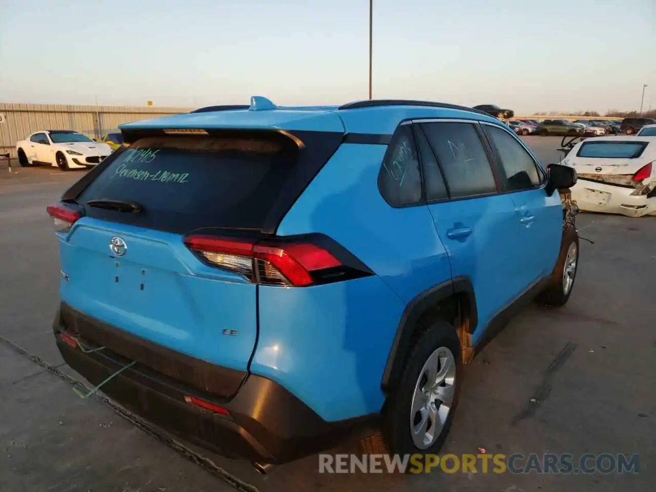 4 Photograph of a damaged car 2T3H1RFV0KC004914 TOYOTA RAV4 2019