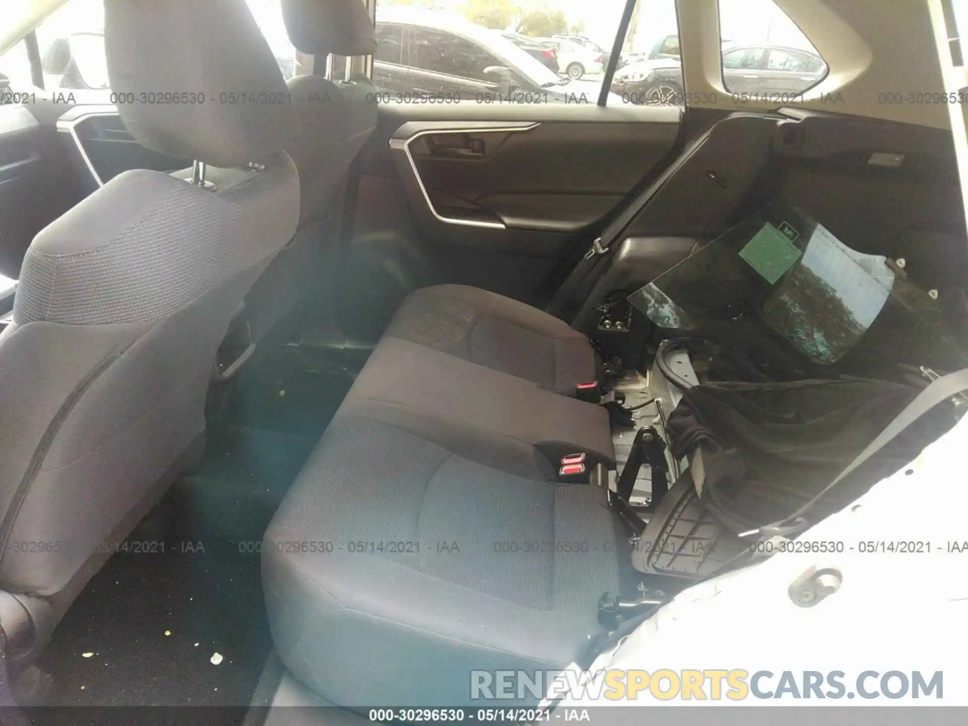 8 Photograph of a damaged car 2T3H1RFV0KC009188 TOYOTA RAV4 2019