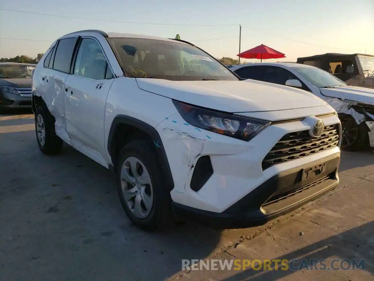 1 Photograph of a damaged car 2T3H1RFV0KC010471 TOYOTA RAV4 2019