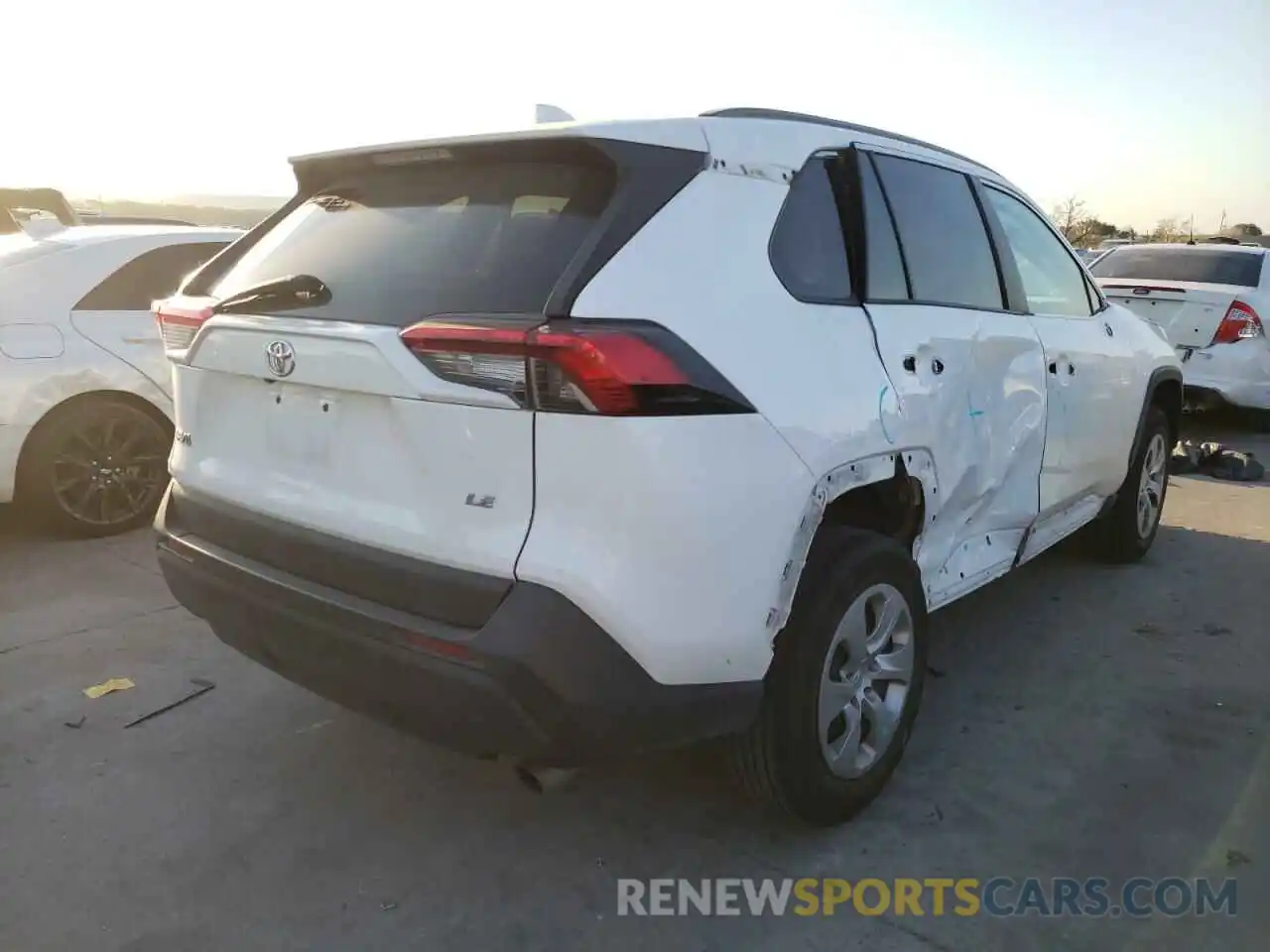 4 Photograph of a damaged car 2T3H1RFV0KC010471 TOYOTA RAV4 2019