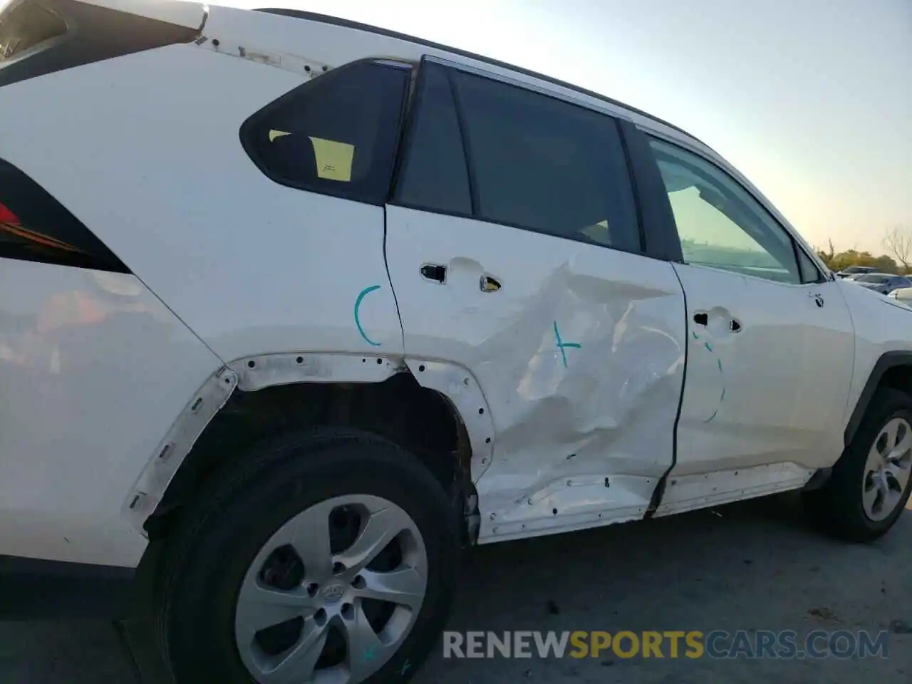 9 Photograph of a damaged car 2T3H1RFV0KC010471 TOYOTA RAV4 2019