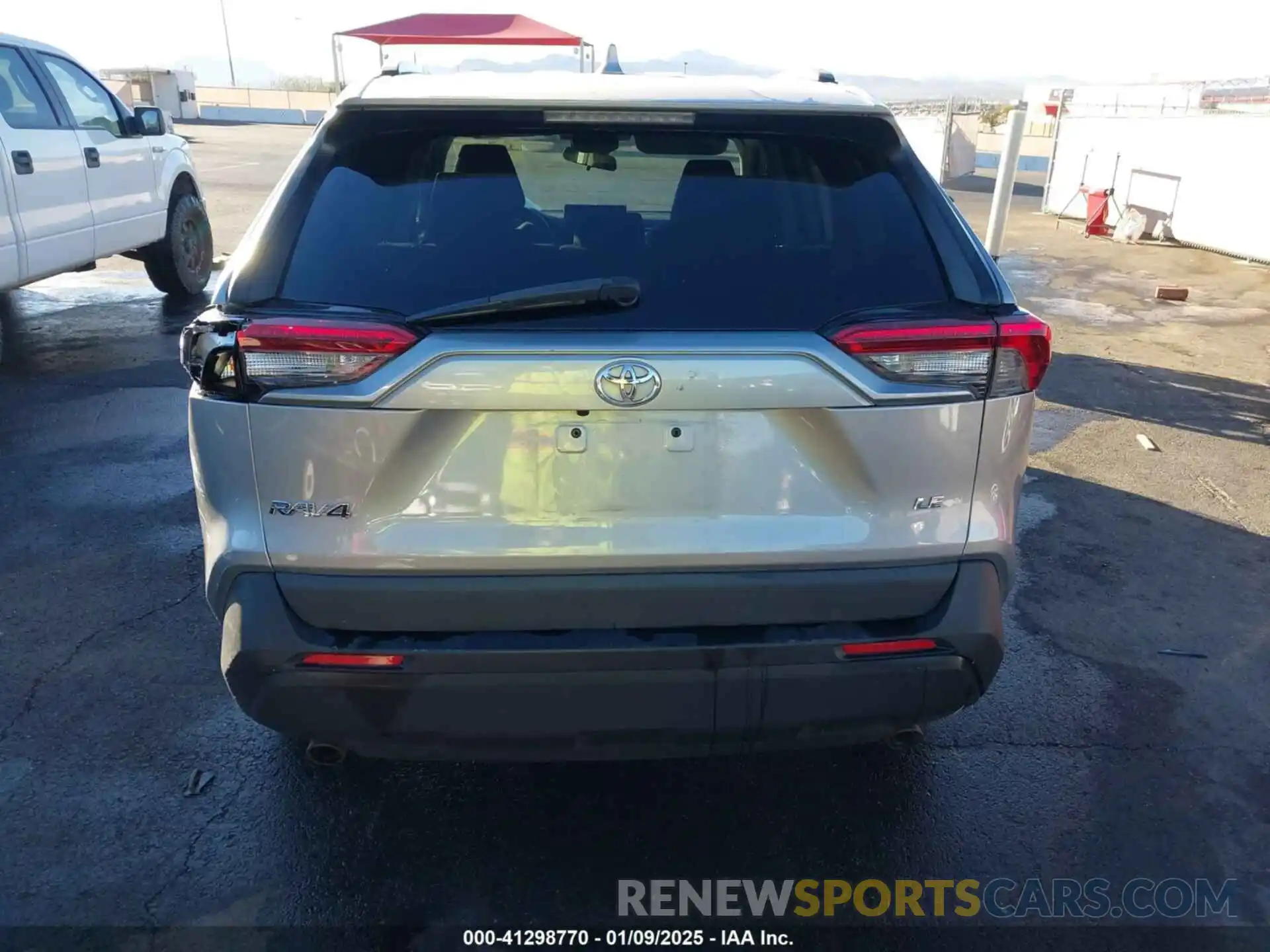 16 Photograph of a damaged car 2T3H1RFV0KC015010 TOYOTA RAV4 2019