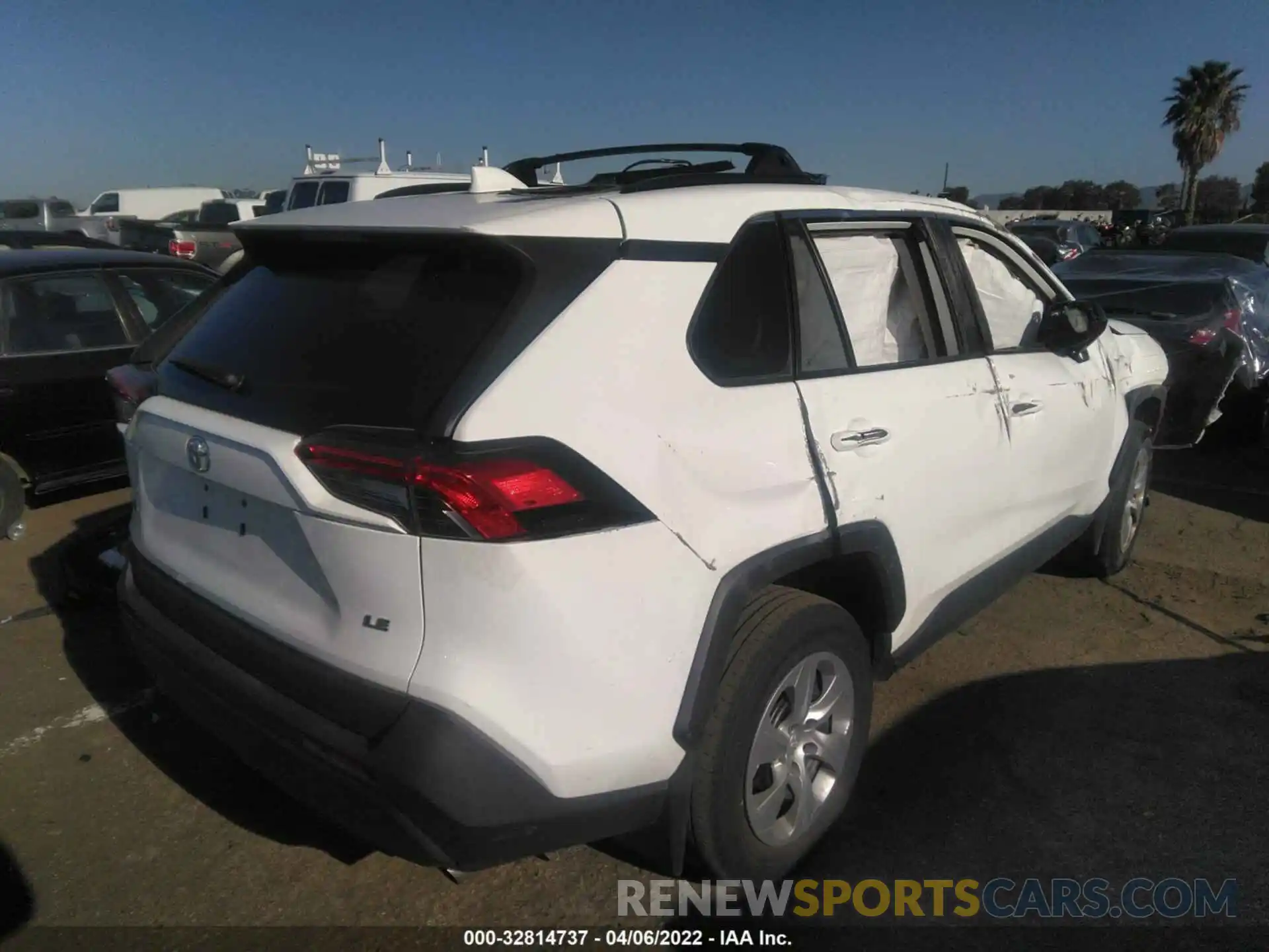 4 Photograph of a damaged car 2T3H1RFV0KC019817 TOYOTA RAV4 2019