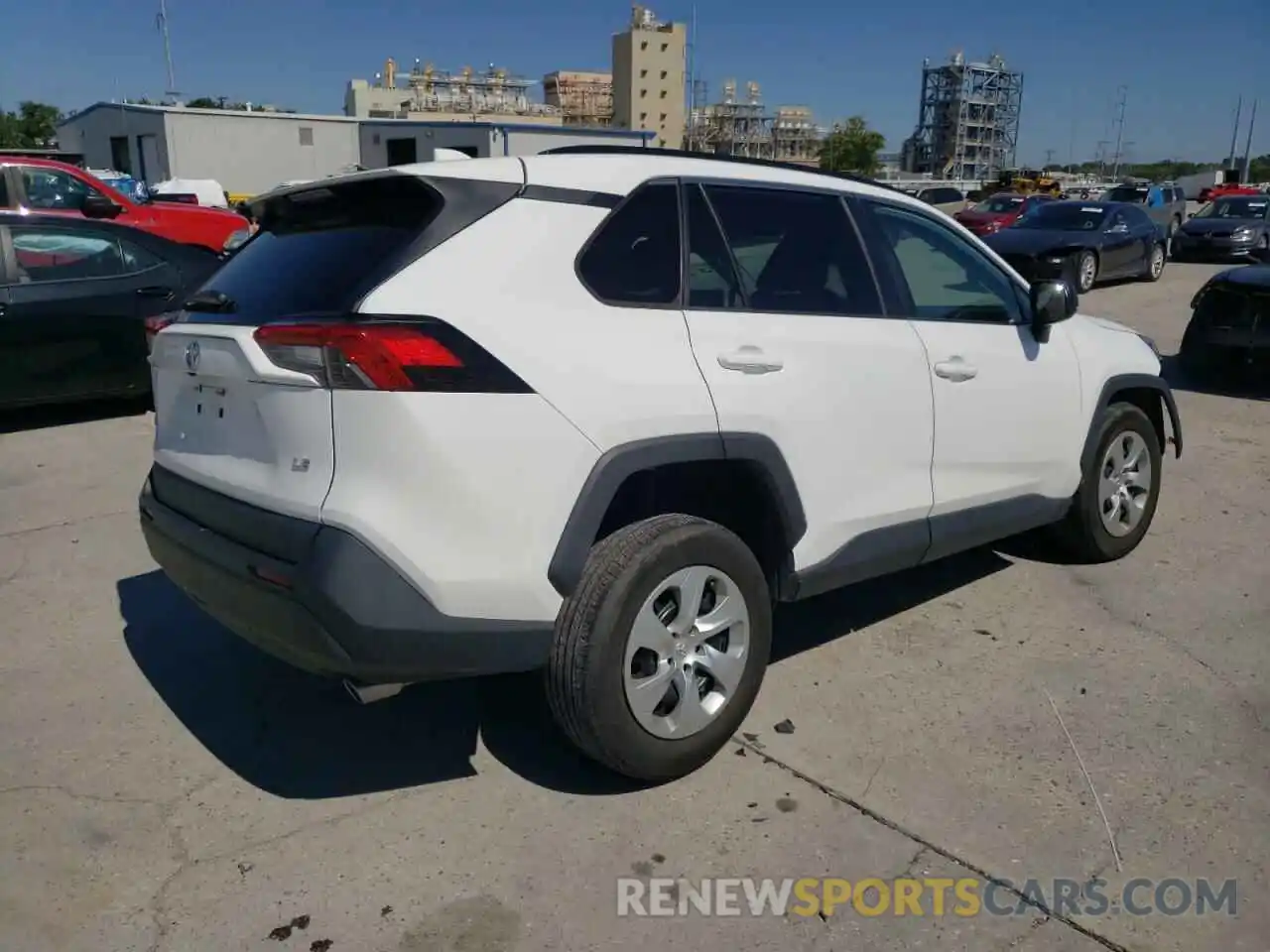 4 Photograph of a damaged car 2T3H1RFV0KC020305 TOYOTA RAV4 2019