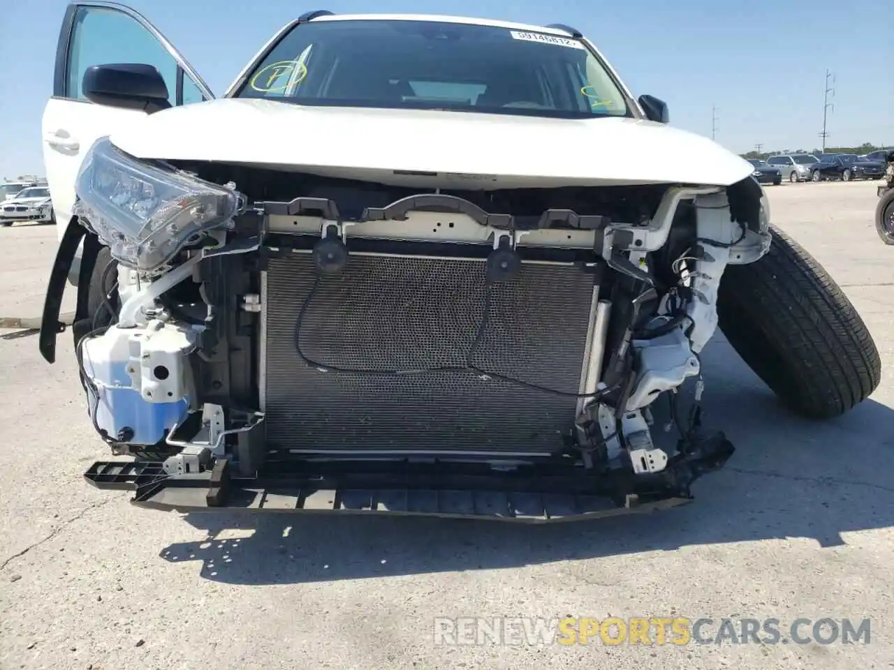 9 Photograph of a damaged car 2T3H1RFV0KC020305 TOYOTA RAV4 2019