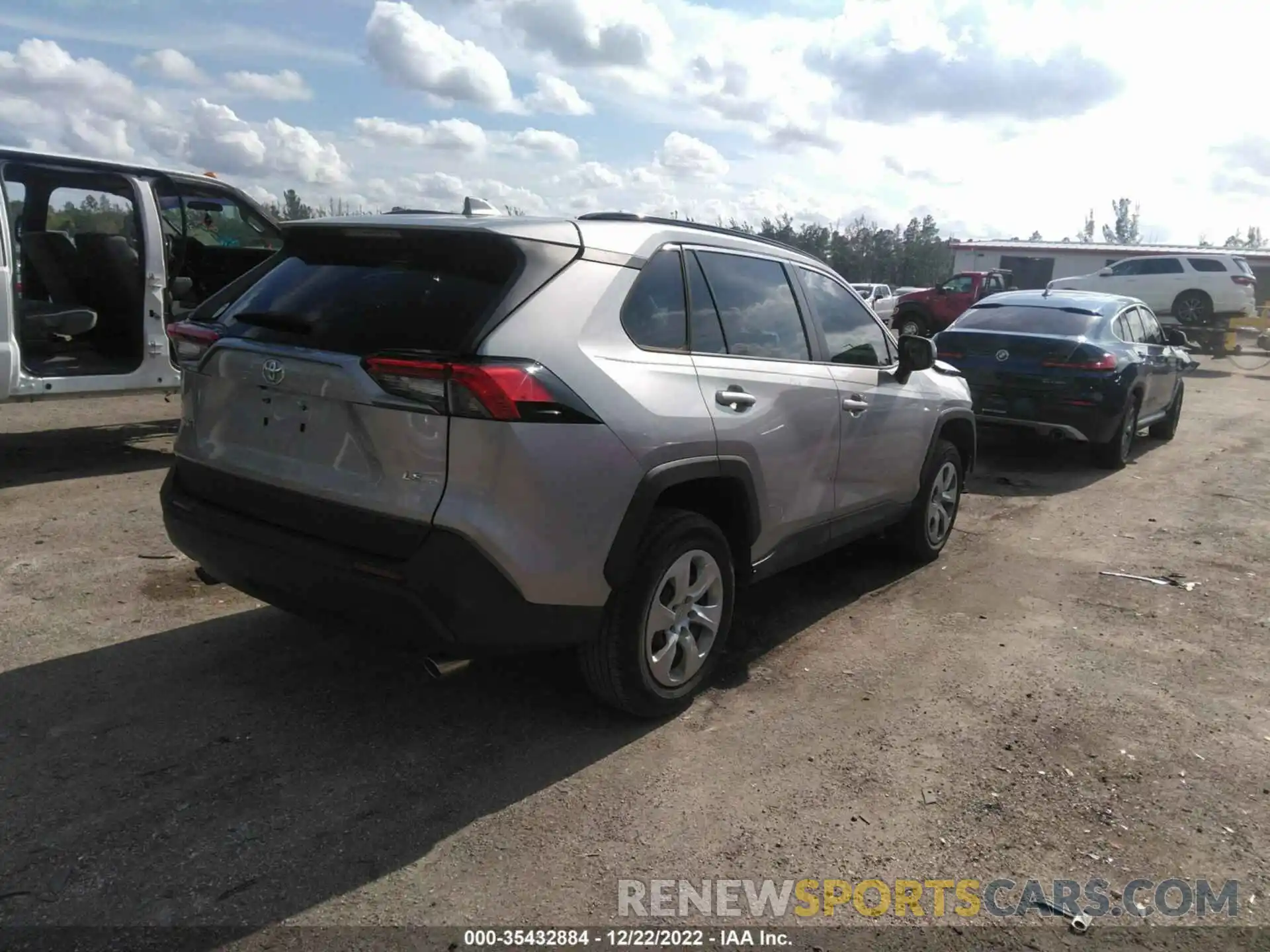 4 Photograph of a damaged car 2T3H1RFV0KC026864 TOYOTA RAV4 2019