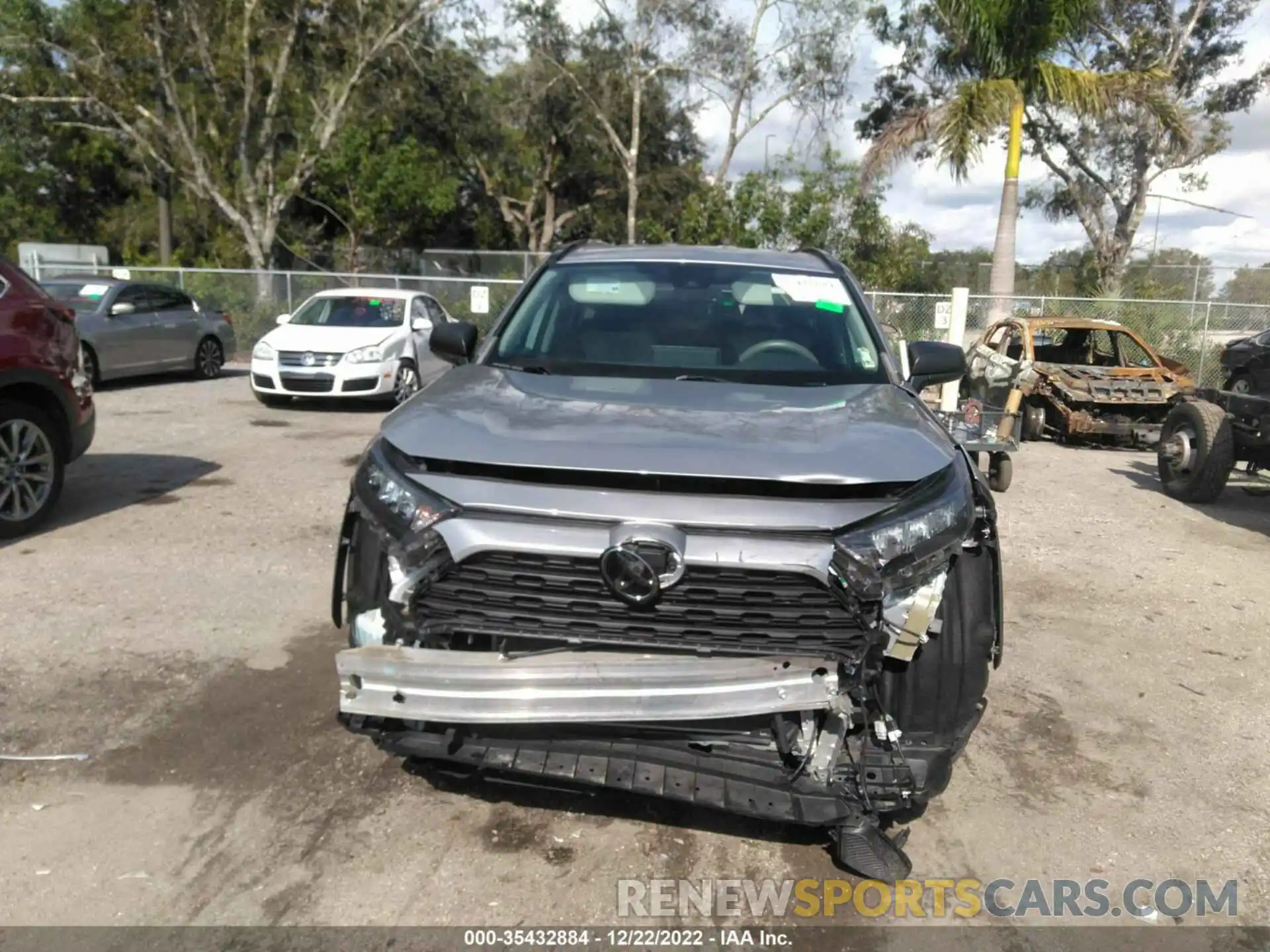 6 Photograph of a damaged car 2T3H1RFV0KC026864 TOYOTA RAV4 2019