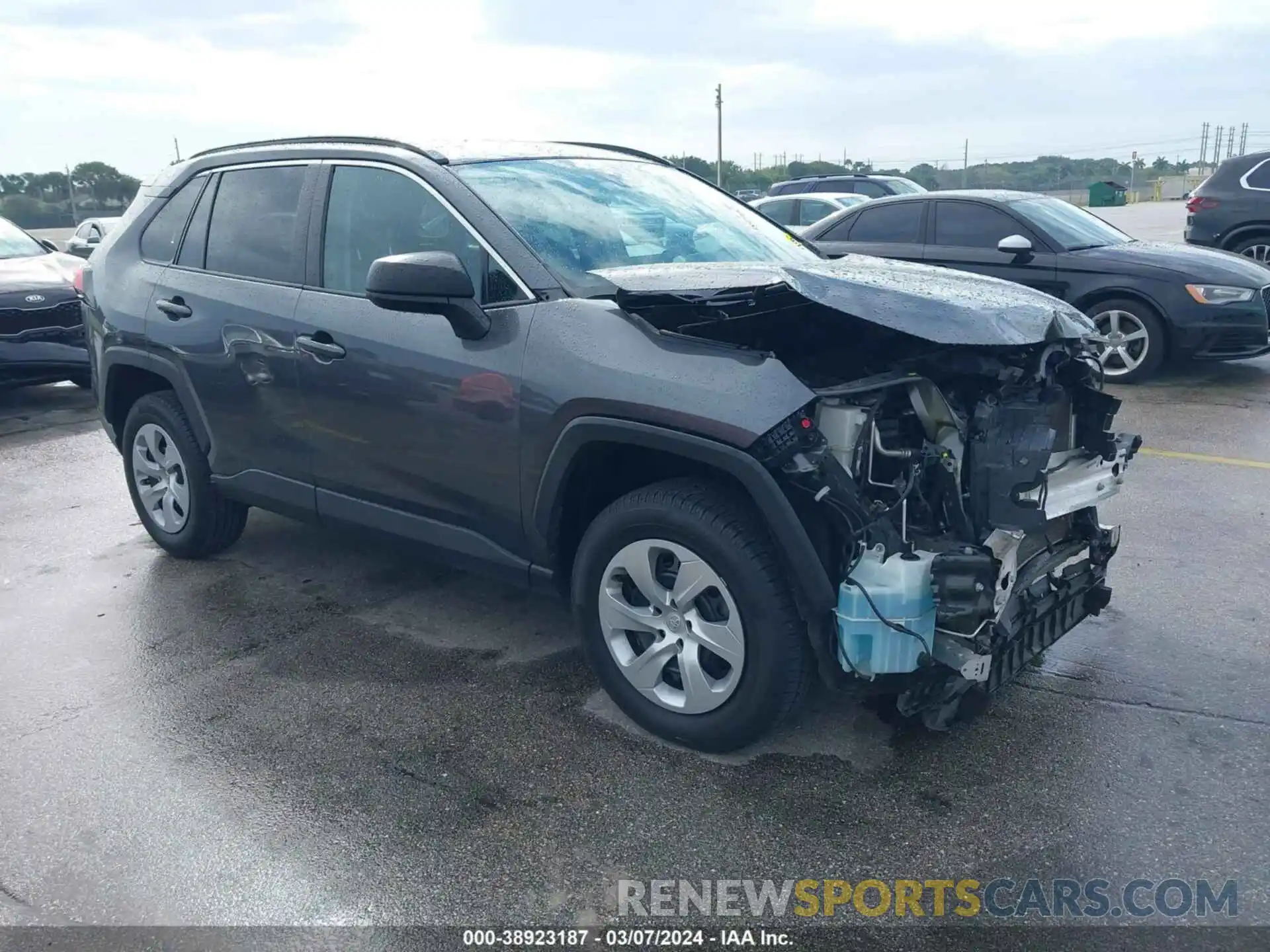 1 Photograph of a damaged car 2T3H1RFV0KC029702 TOYOTA RAV4 2019