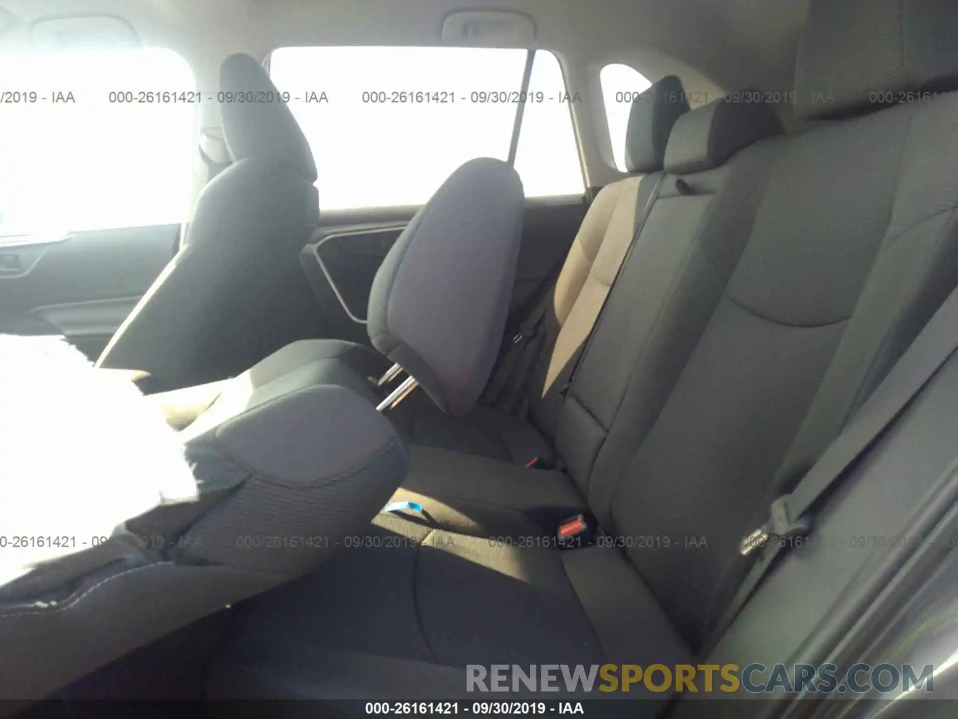 8 Photograph of a damaged car 2T3H1RFV0KW005110 TOYOTA RAV4 2019