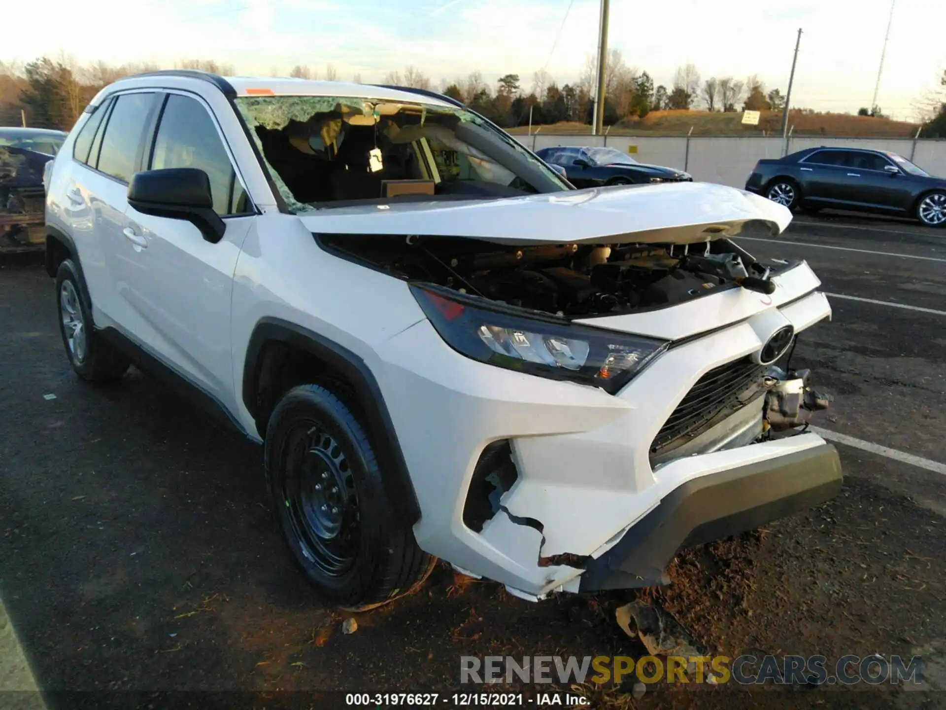 1 Photograph of a damaged car 2T3H1RFV0KW019315 TOYOTA RAV4 2019