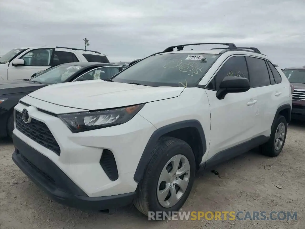 1 Photograph of a damaged car 2T3H1RFV0KW020089 TOYOTA RAV4 2019