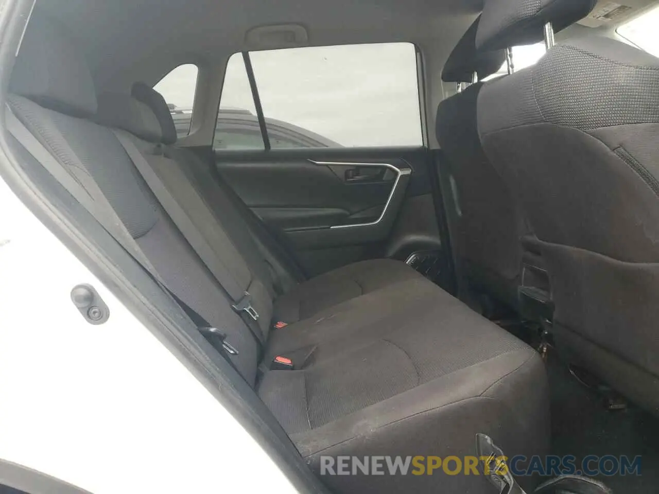 11 Photograph of a damaged car 2T3H1RFV0KW020089 TOYOTA RAV4 2019