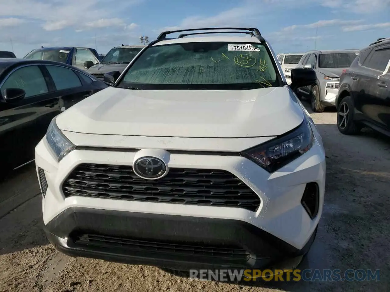 5 Photograph of a damaged car 2T3H1RFV0KW020089 TOYOTA RAV4 2019