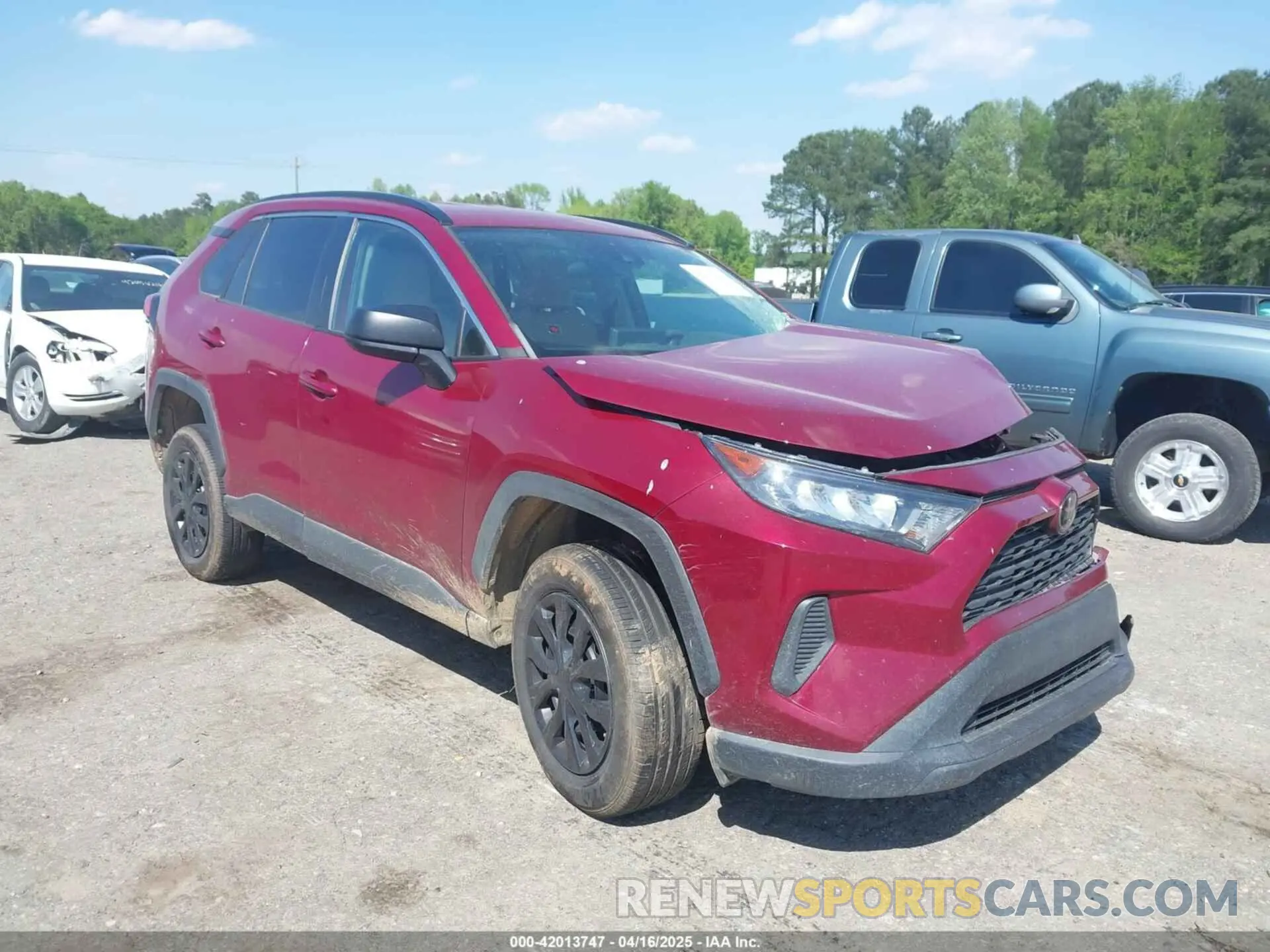1 Photograph of a damaged car 2T3H1RFV0KW040262 TOYOTA RAV4 2019