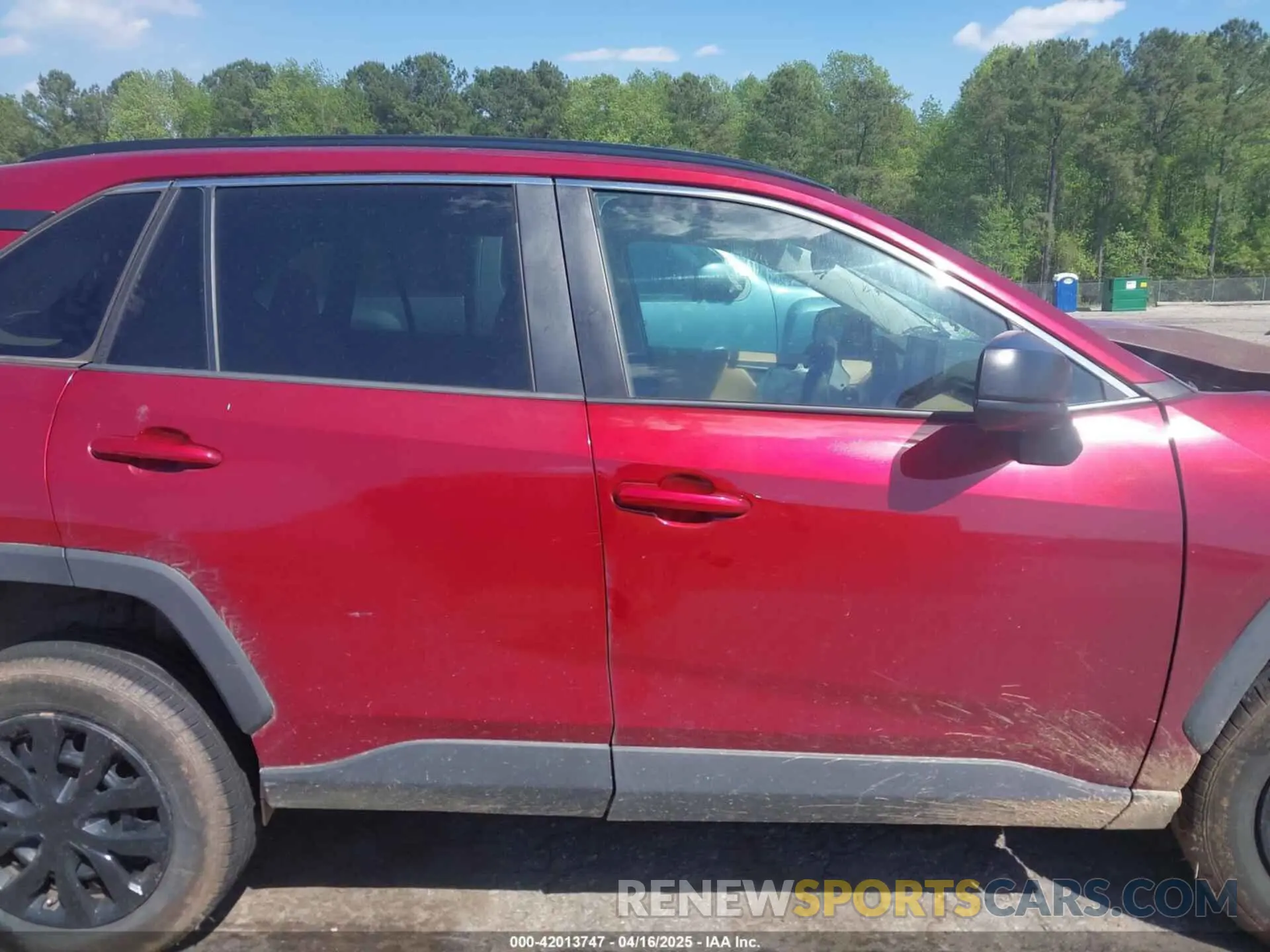 13 Photograph of a damaged car 2T3H1RFV0KW040262 TOYOTA RAV4 2019