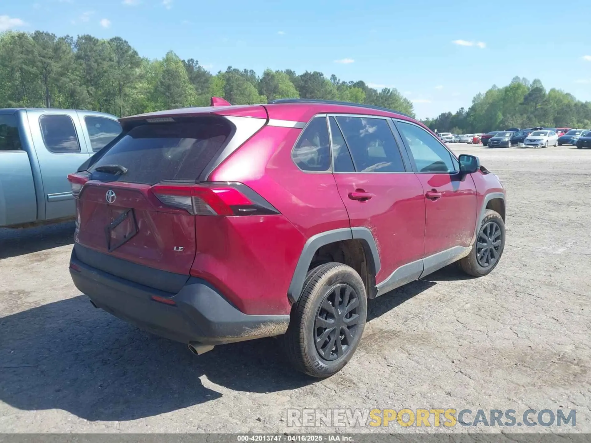 4 Photograph of a damaged car 2T3H1RFV0KW040262 TOYOTA RAV4 2019