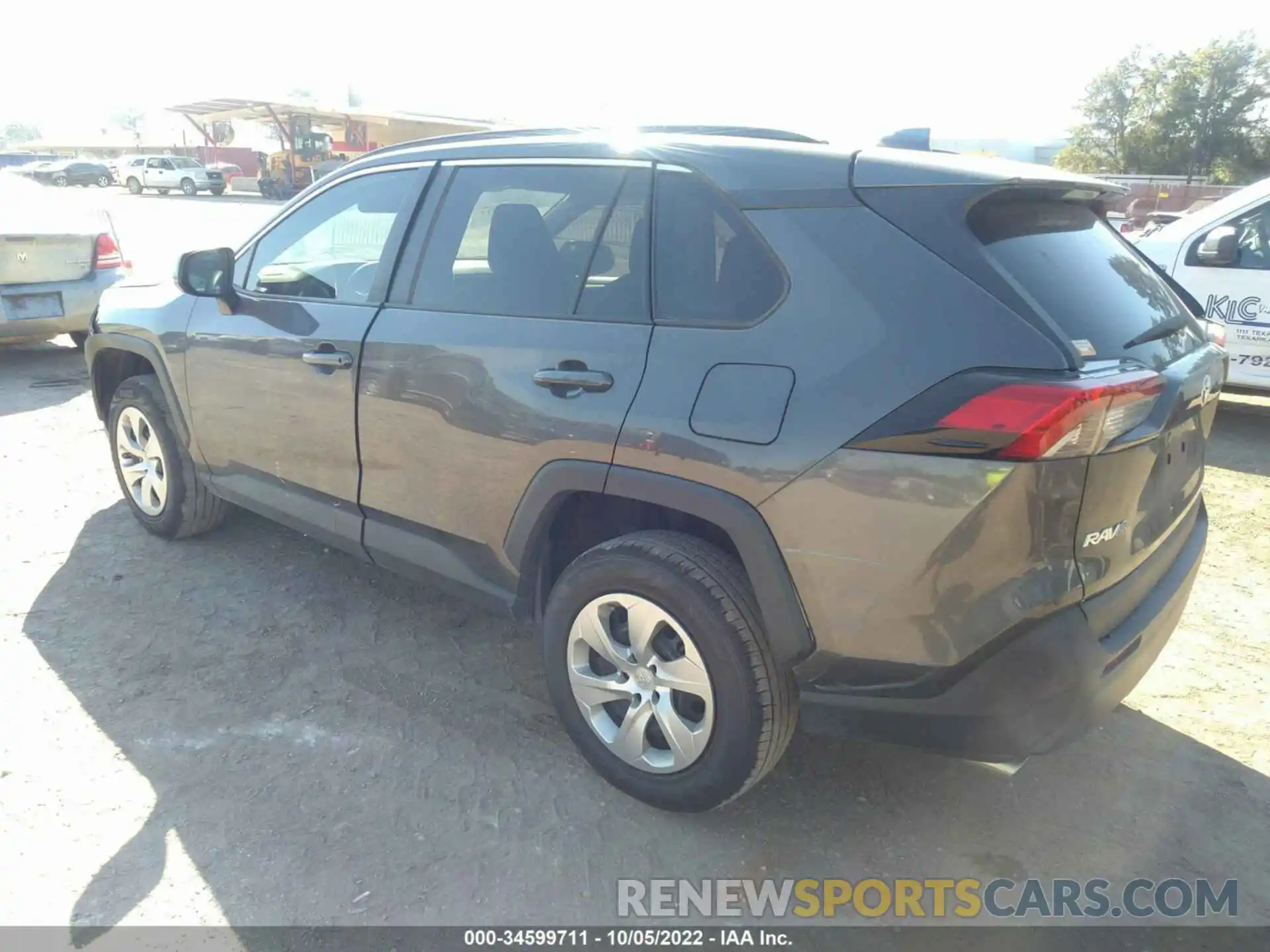 3 Photograph of a damaged car 2T3H1RFV0KW040553 TOYOTA RAV4 2019