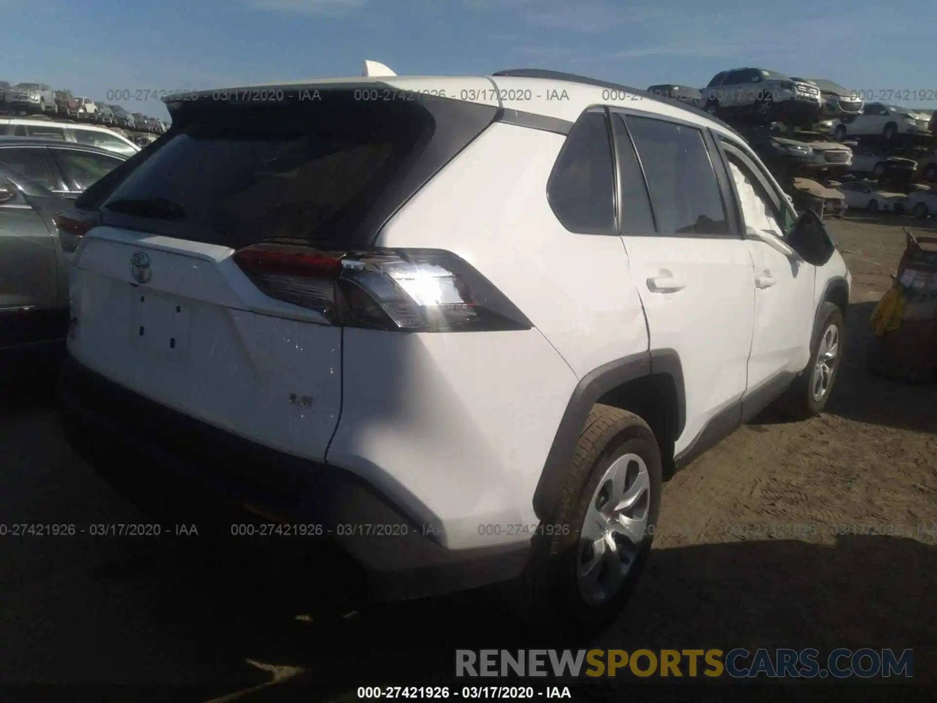 4 Photograph of a damaged car 2T3H1RFV0KW041010 TOYOTA RAV4 2019