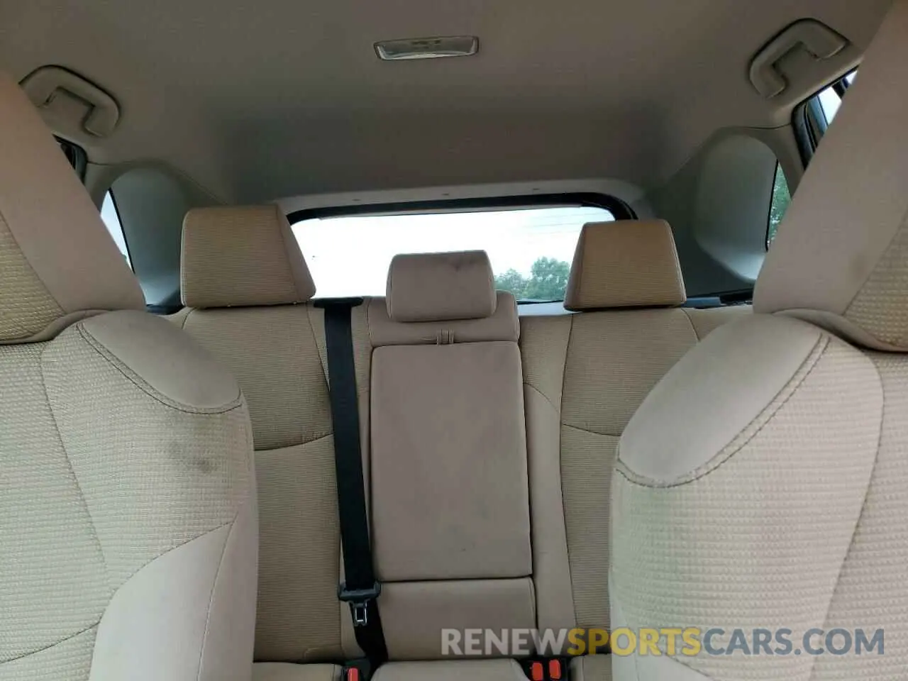 10 Photograph of a damaged car 2T3H1RFV1KC013699 TOYOTA RAV4 2019