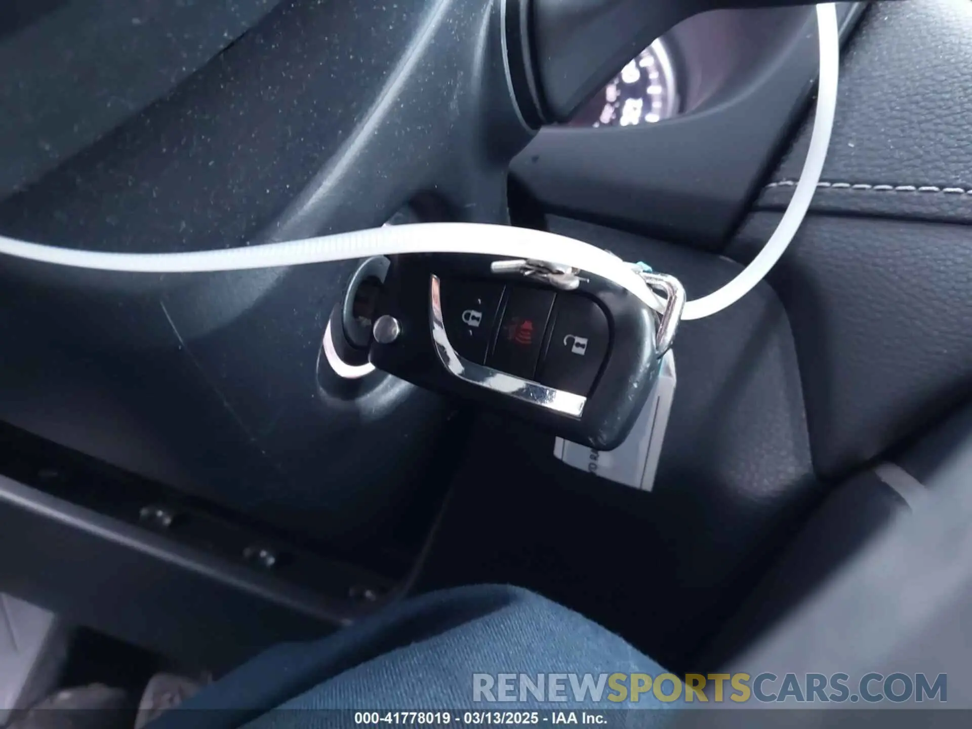 11 Photograph of a damaged car 2T3H1RFV1KC018336 TOYOTA RAV4 2019
