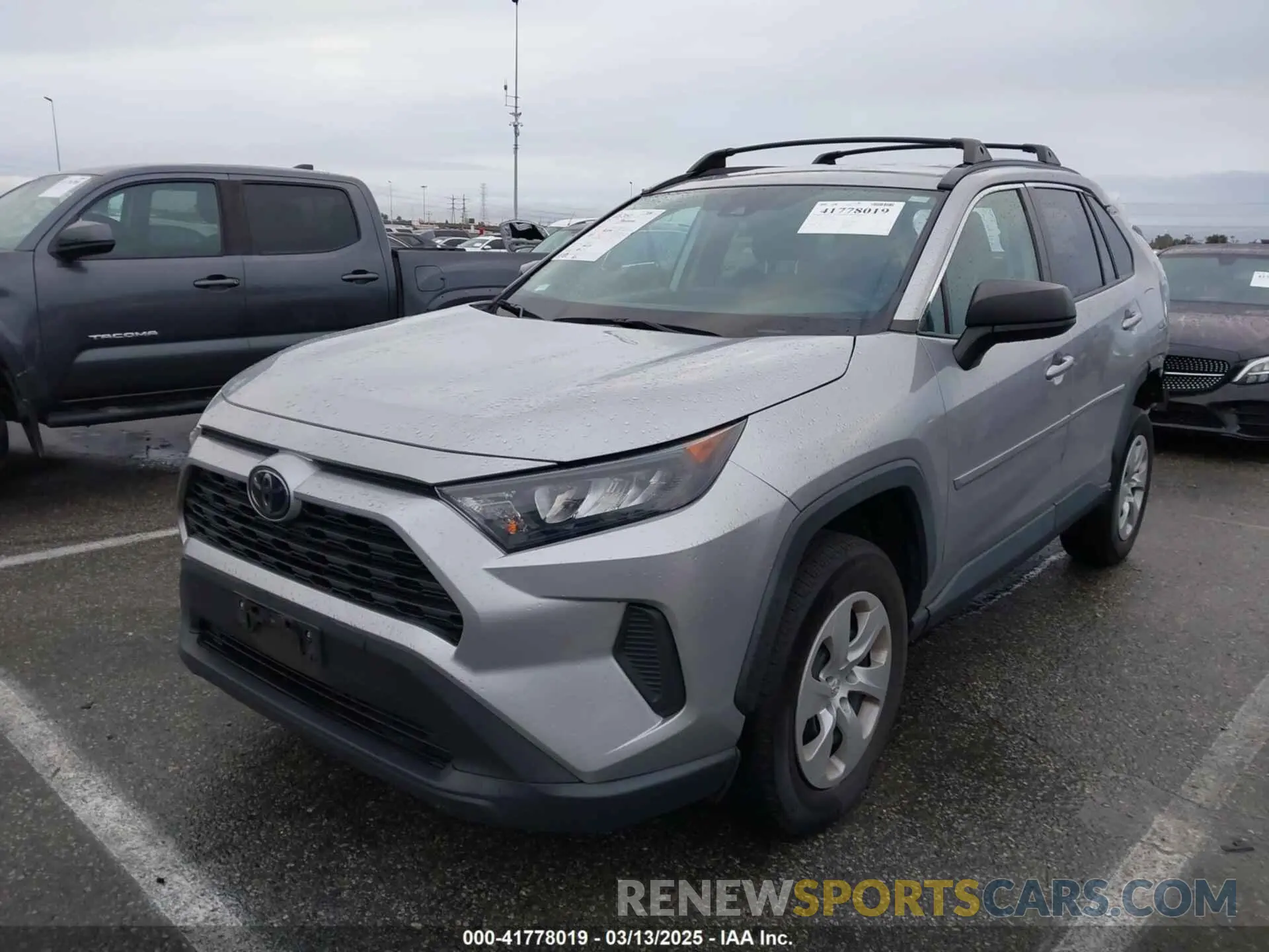 2 Photograph of a damaged car 2T3H1RFV1KC018336 TOYOTA RAV4 2019