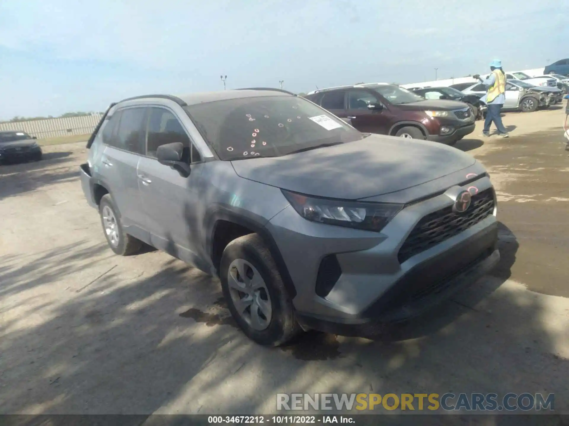 1 Photograph of a damaged car 2T3H1RFV1KC018613 TOYOTA RAV4 2019