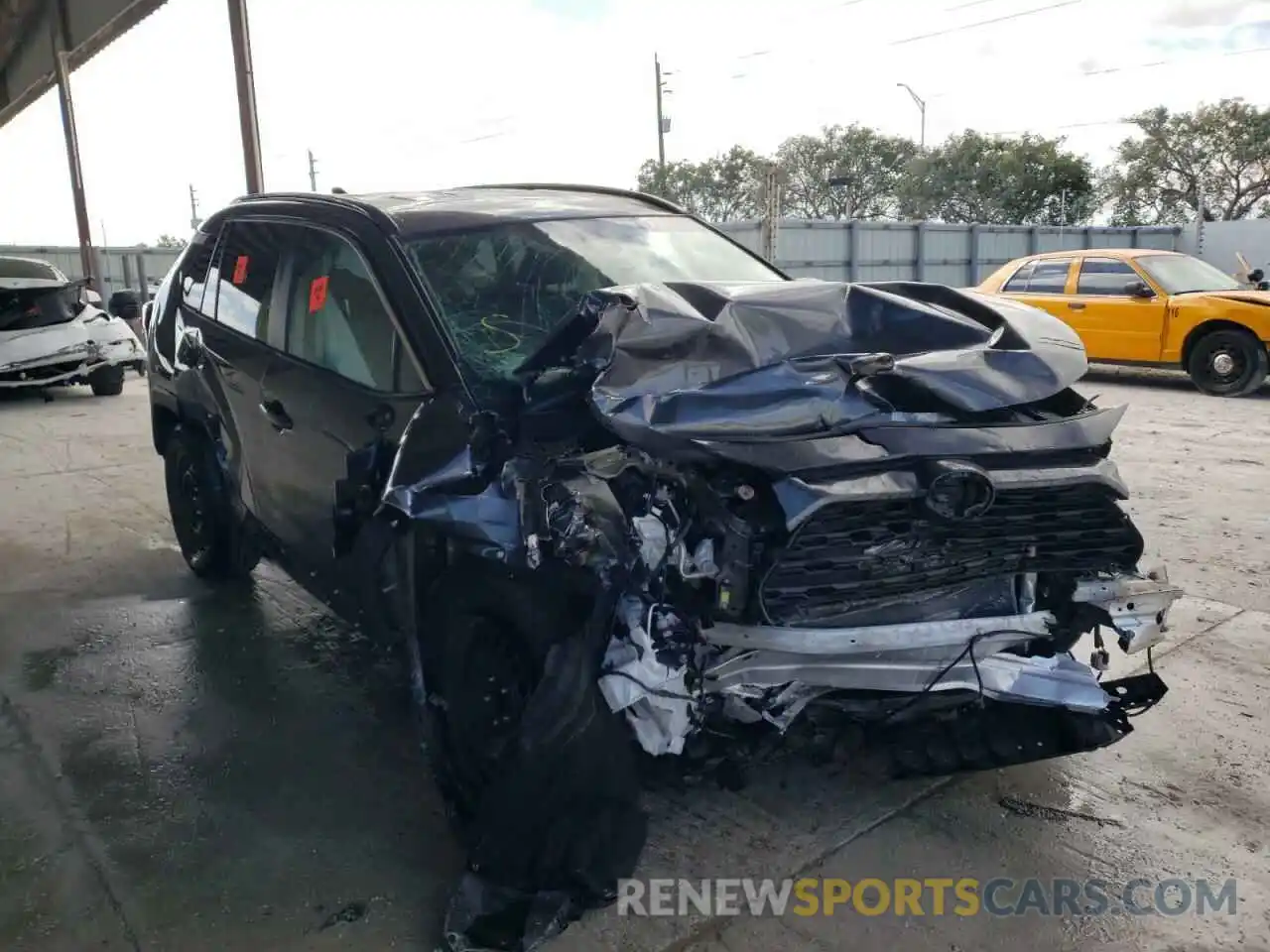 1 Photograph of a damaged car 2T3H1RFV1KC029336 TOYOTA RAV4 2019