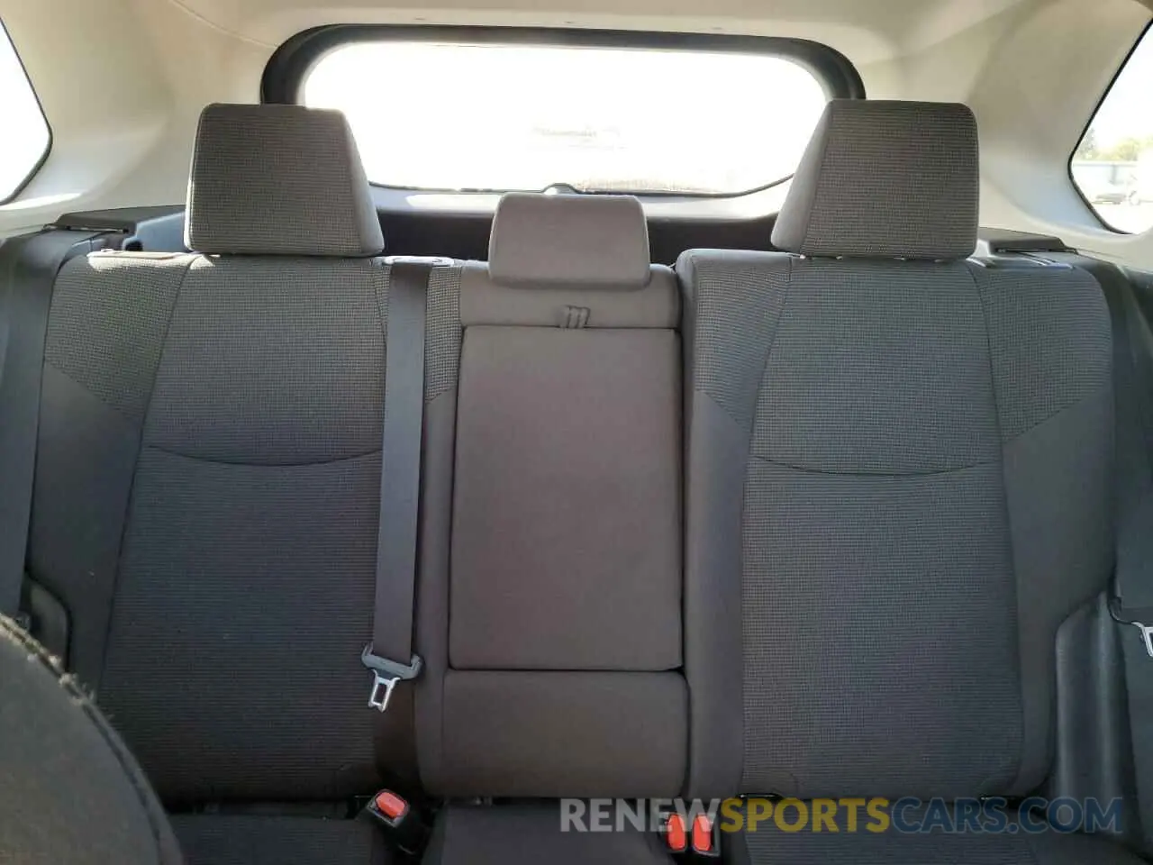 10 Photograph of a damaged car 2T3H1RFV1KC031300 TOYOTA RAV4 2019